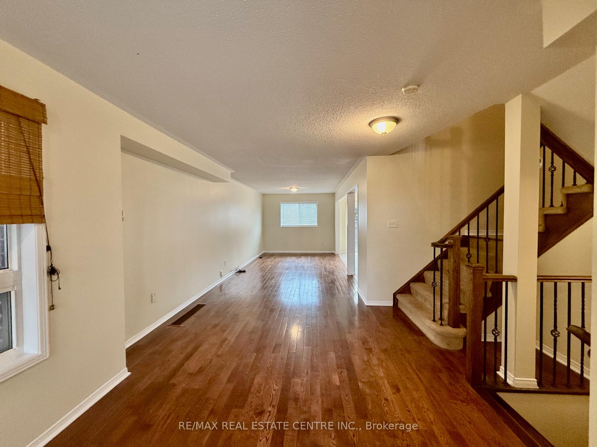 Photo 3 of 86 Snowberry Crescent, Halton Hills, Georgetown — HOMEH