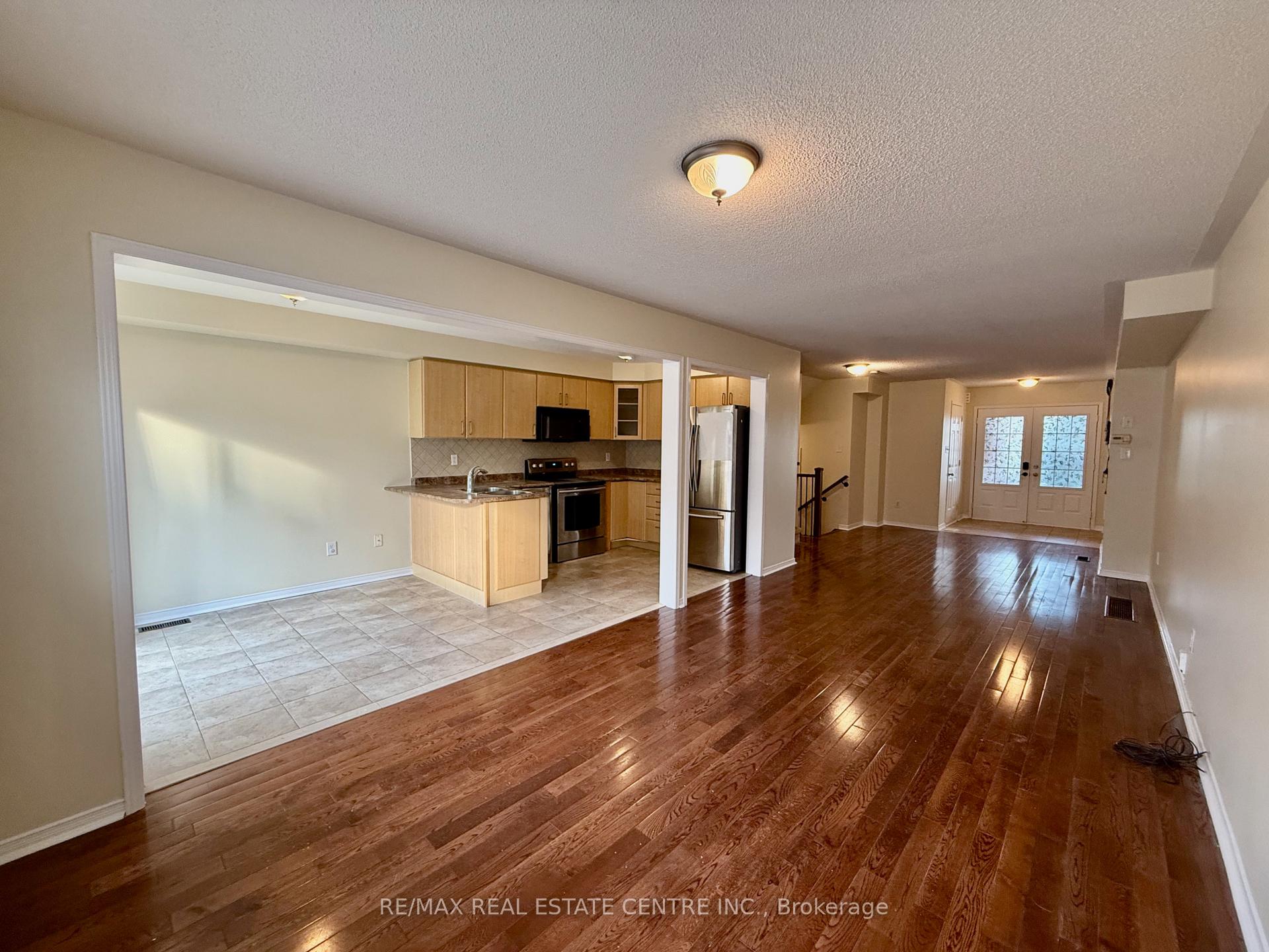 Photo 9 of 86 Snowberry Crescent, Halton Hills, Georgetown — HOMEH