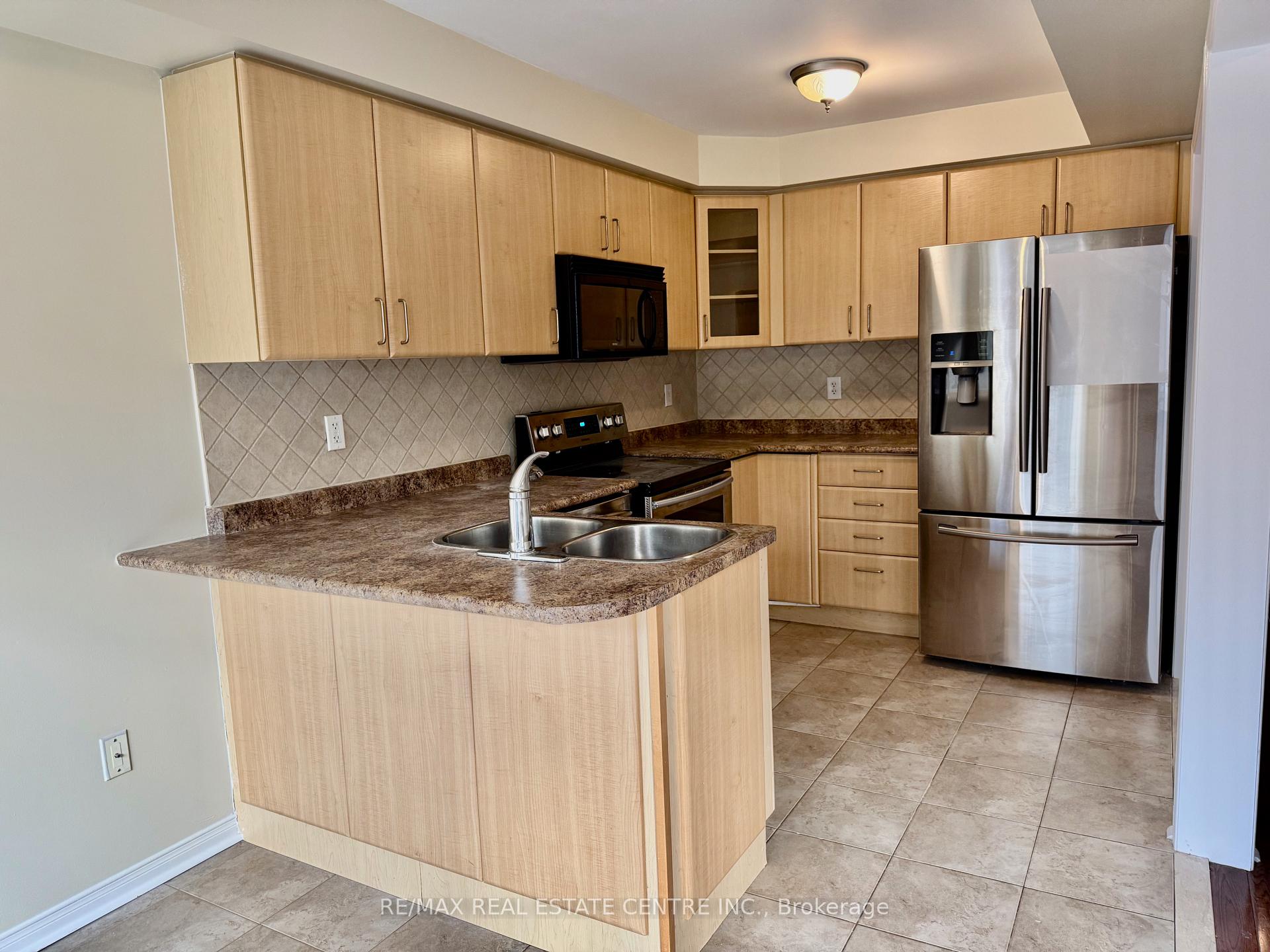 Photo 5 of 86 Snowberry Crescent, Halton Hills, Georgetown — HOMEH
