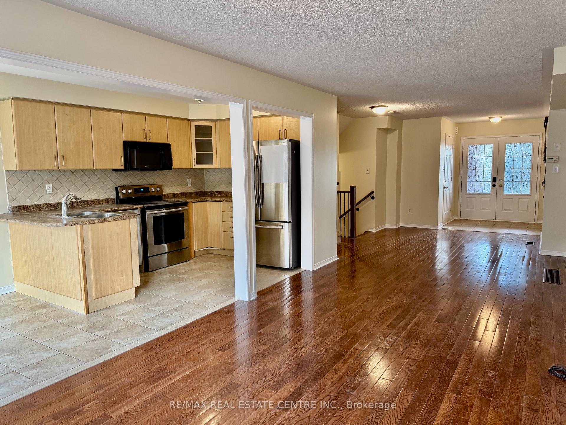 Photo 8 of 86 Snowberry Crescent, Halton Hills, Georgetown — HOMEH