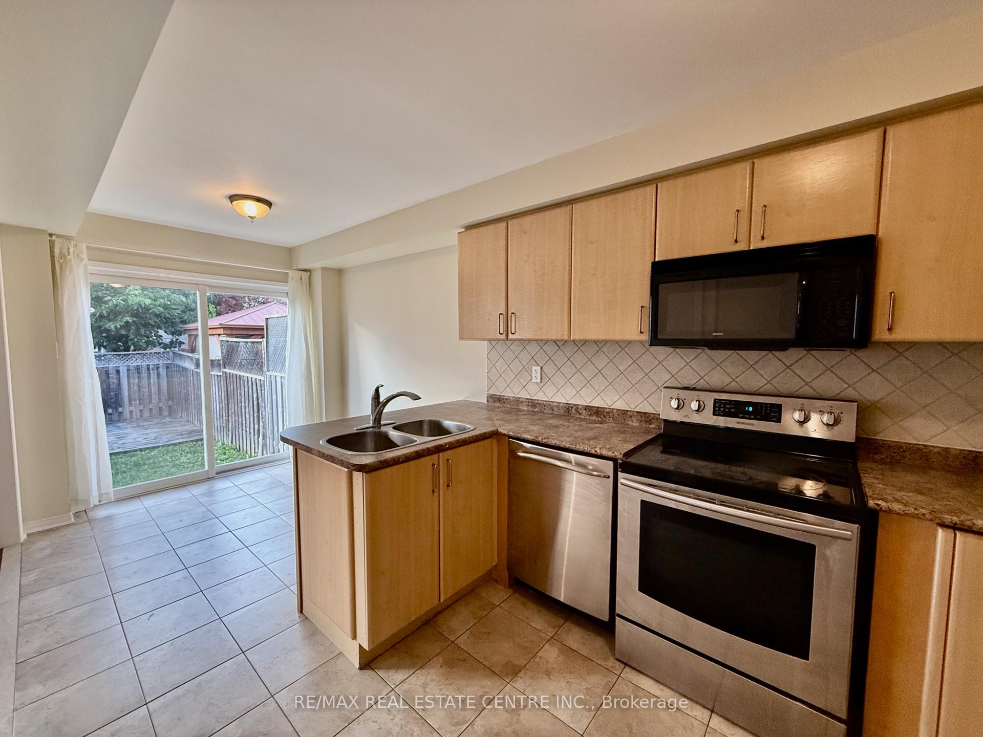 Photo 6 of 86 Snowberry Crescent, Halton Hills, Georgetown — HOMEH