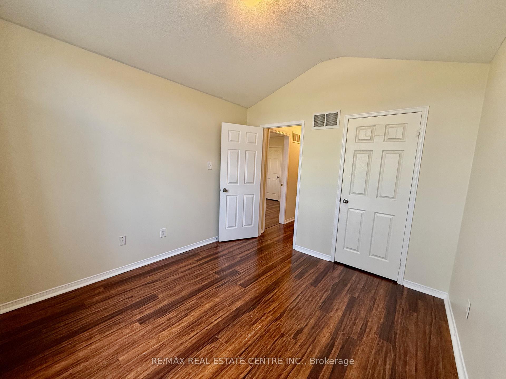 Photo 11 of 86 Snowberry Crescent, Halton Hills, Georgetown — HOMEH