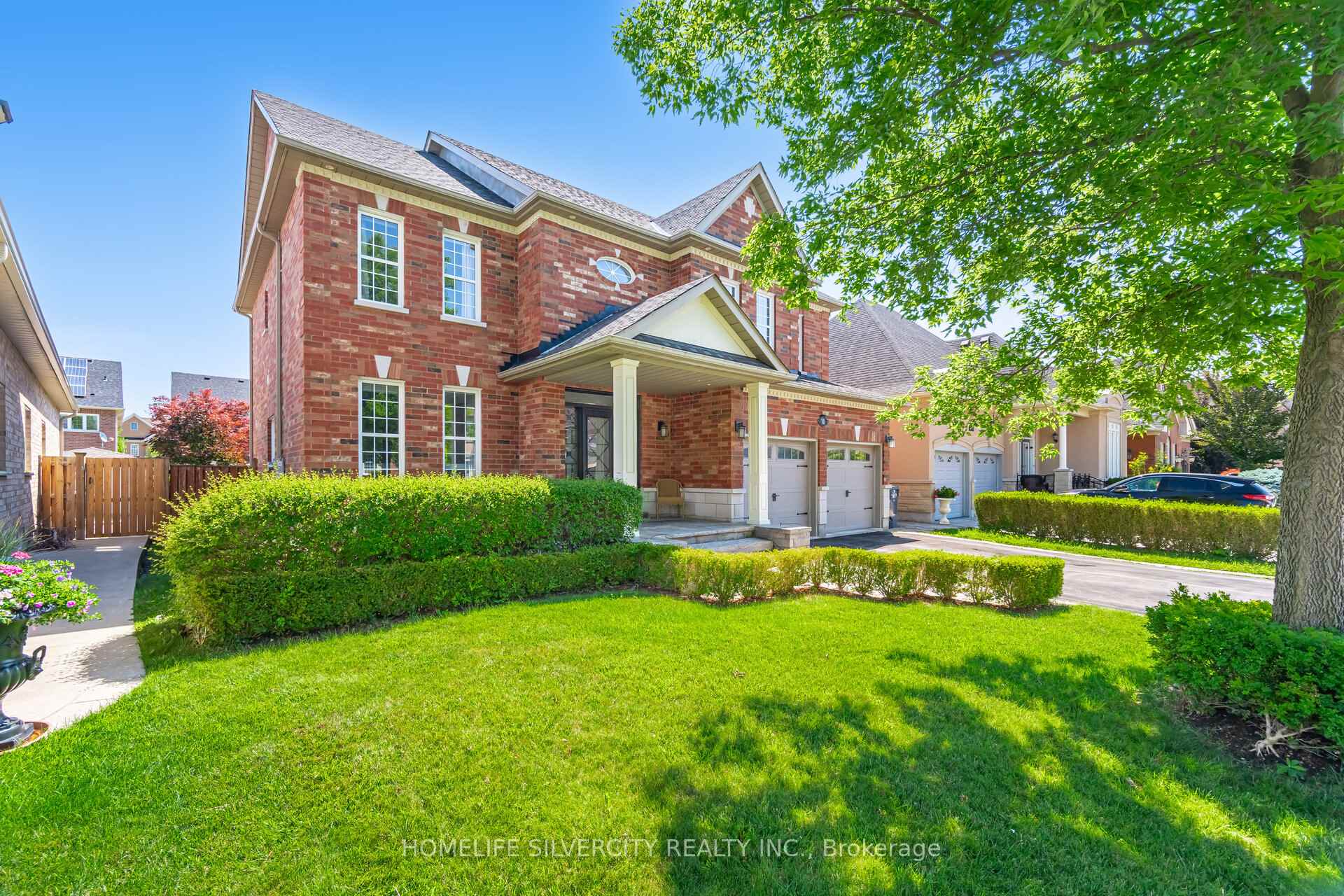 Photo 8 of 11 Fontainebleu UPPER Road, Brampton, Vales of Castlemore North — HOMEH