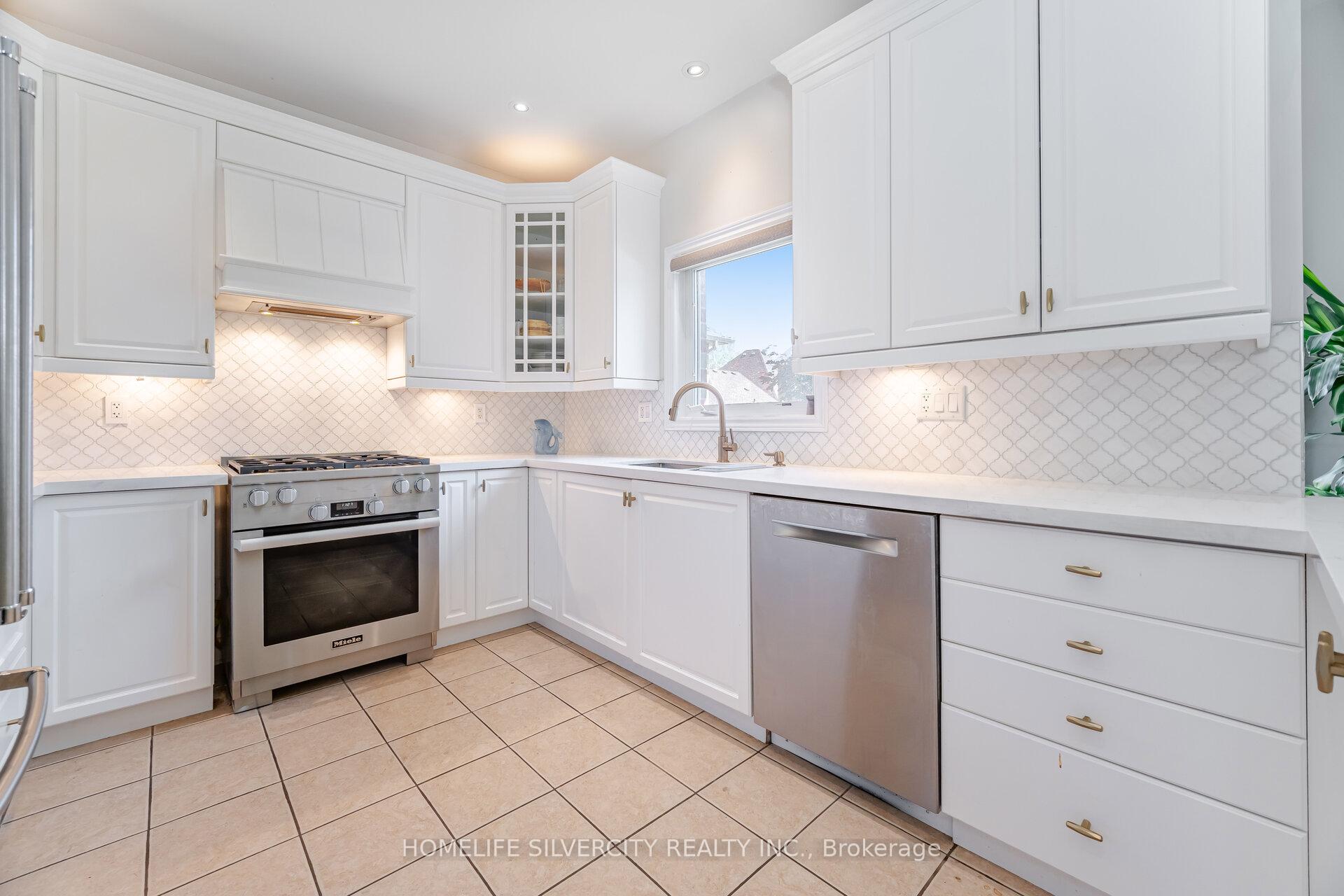 Photo 9 of 11 Fontainebleu UPPER Road, Brampton, Vales of Castlemore North — HOMEH