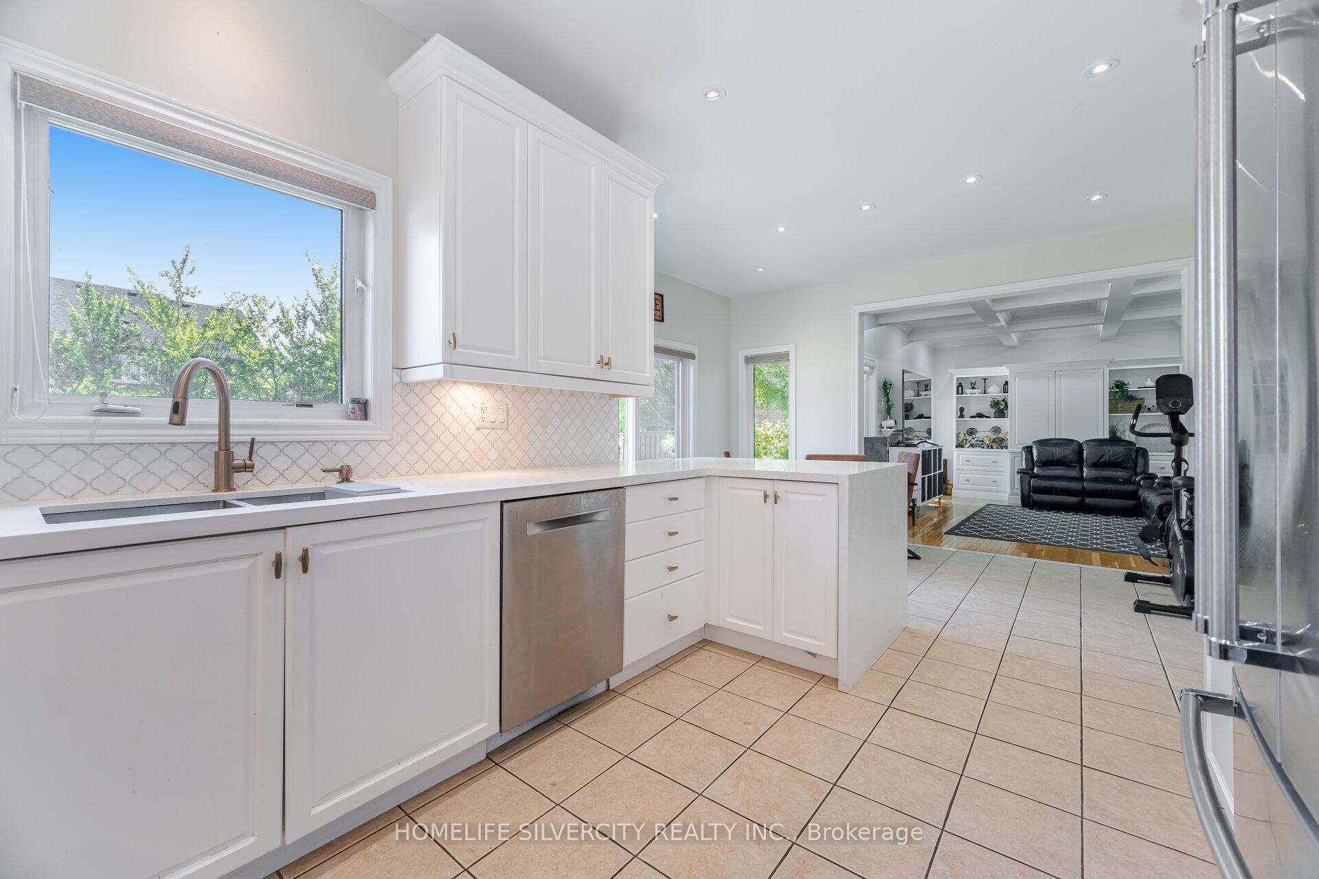 Photo 2 of 11 Fontainebleu UPPER Road, Brampton, Vales of Castlemore North — HOMEH