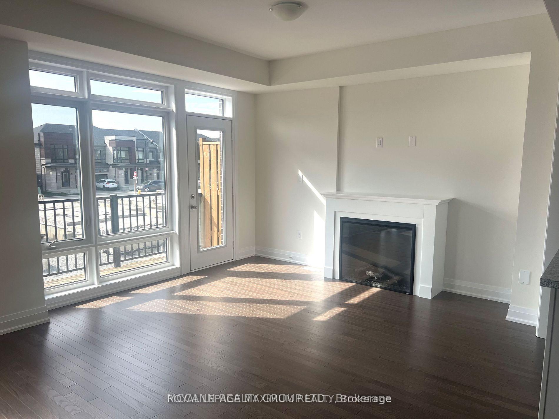 Photo 4 of 27 Griffith Street, Aurora, Bayview Northeast — HOMEH