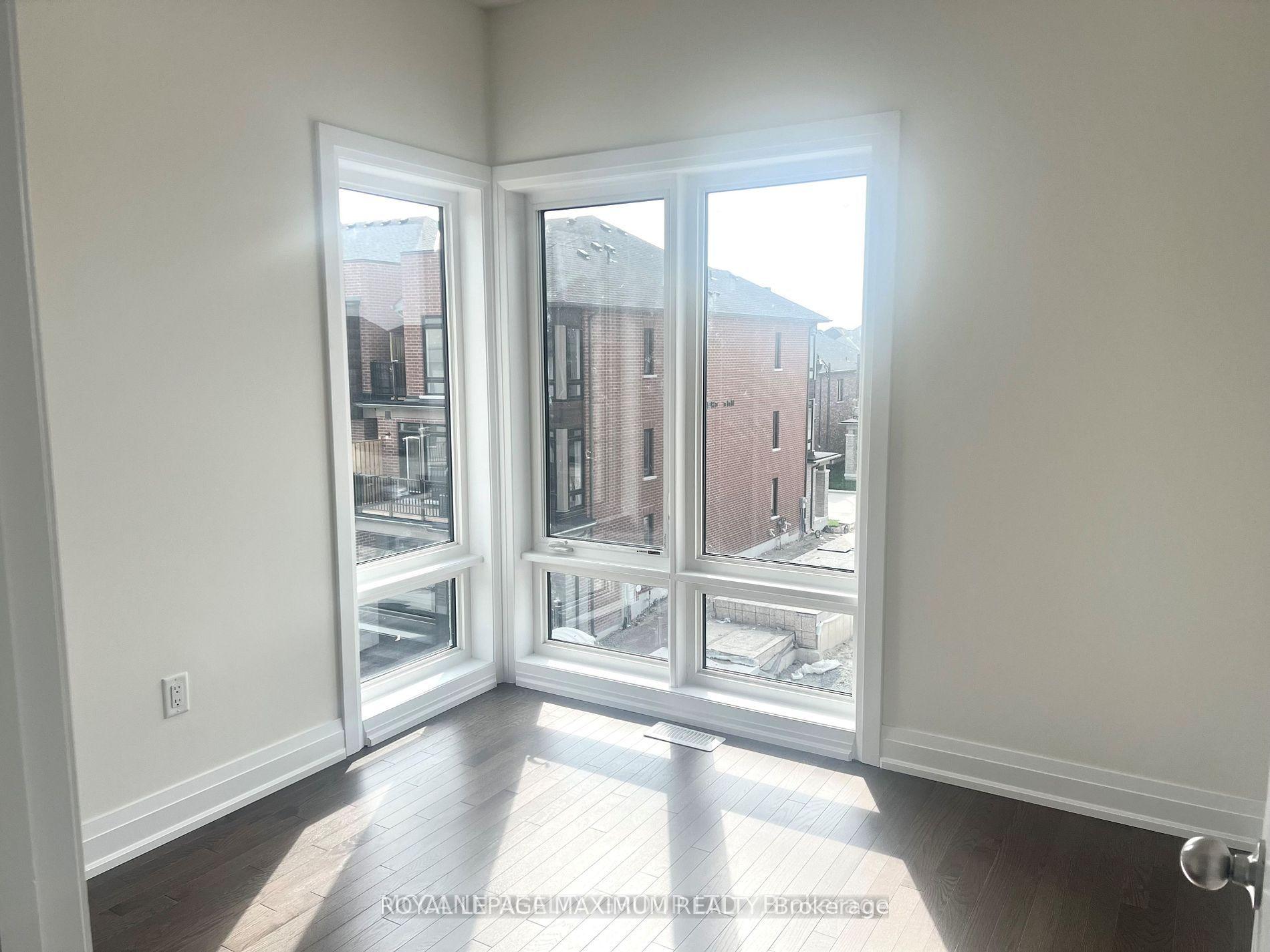 Photo 6 of 27 Griffith Street, Aurora, Bayview Northeast — HOMEH