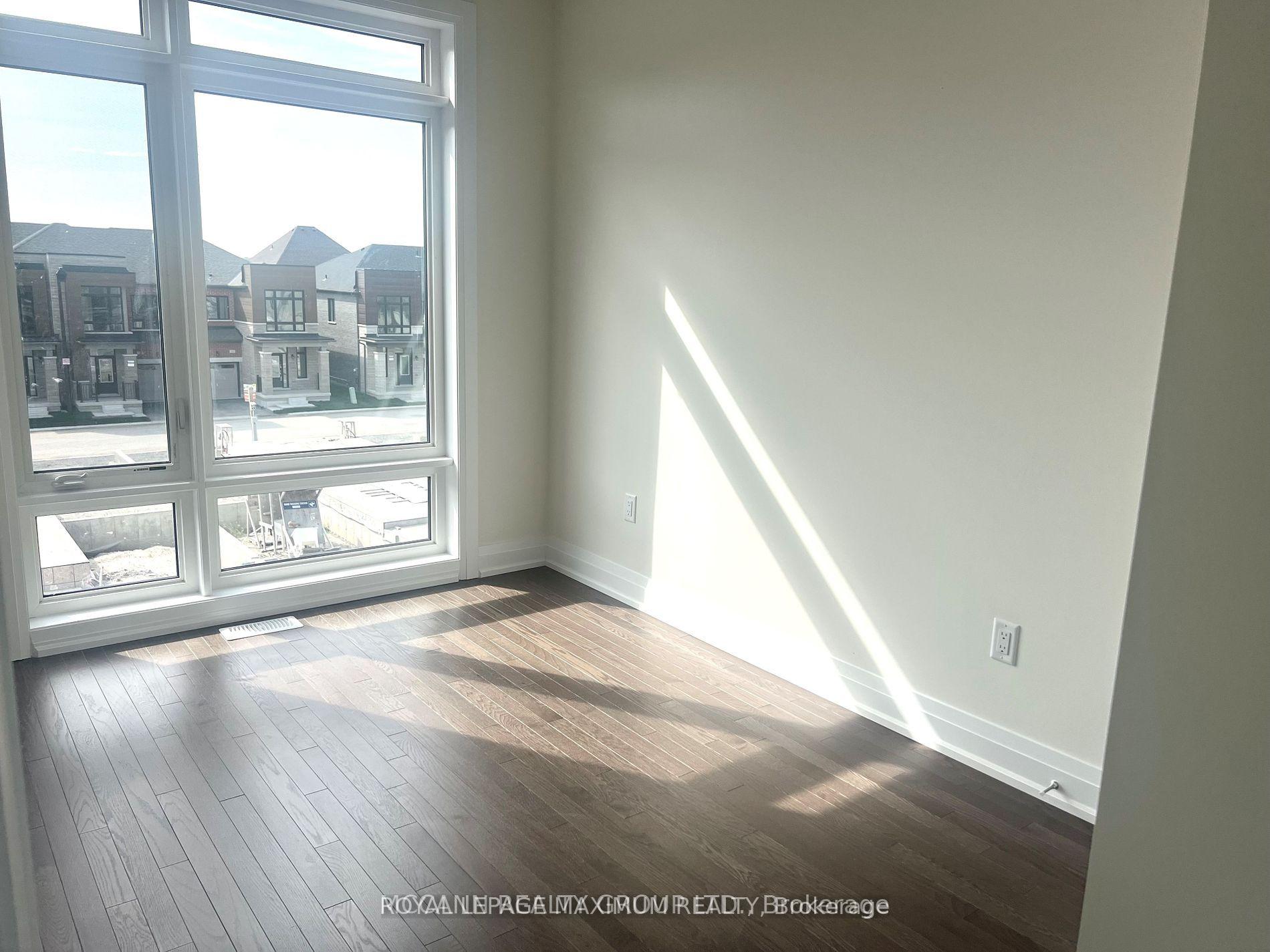Photo 5 of 27 Griffith Street, Aurora, Bayview Northeast — HOMEH