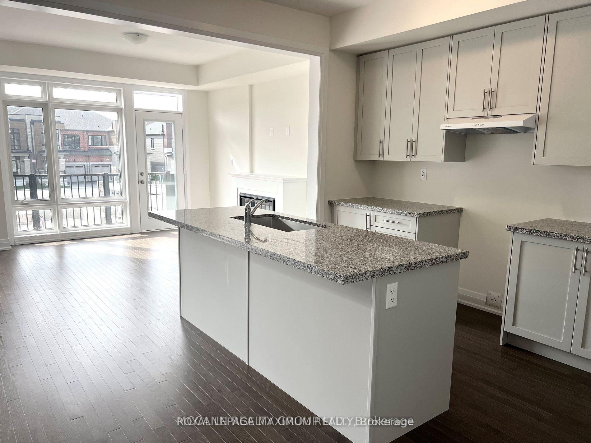 Photo 3 of 27 Griffith Street, Aurora, Bayview Northeast — HOMEH
