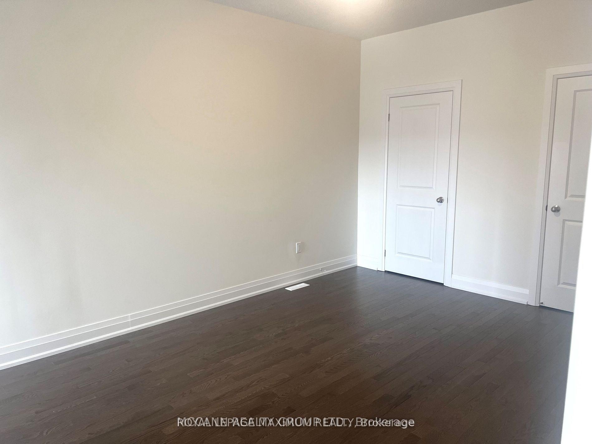 Photo 2 of 27 Griffith Street, Aurora, Bayview Northeast — HOMEH
