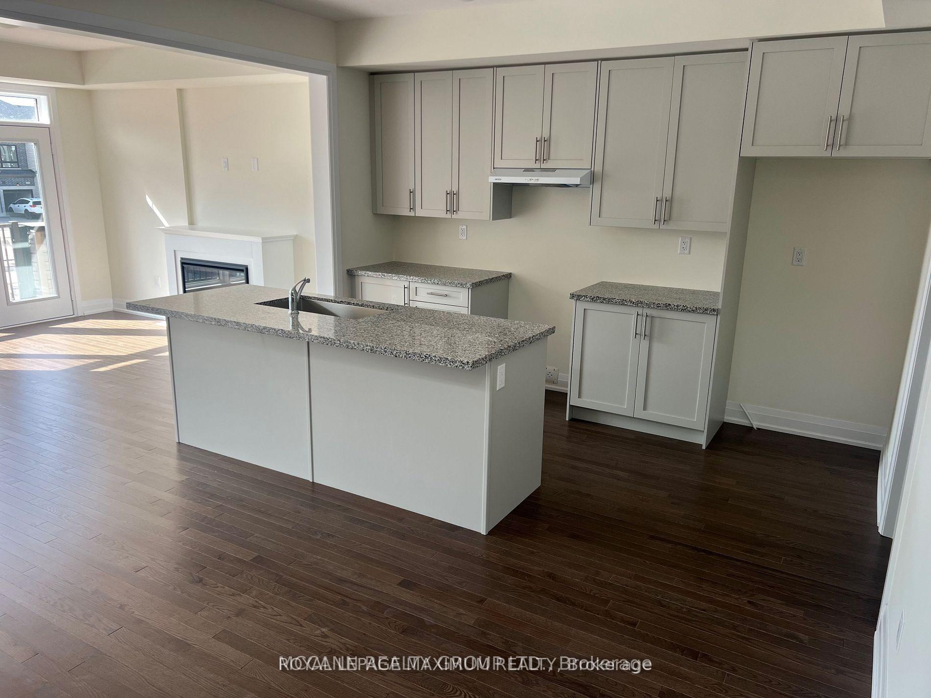 Photo 7 of 27 Griffith Street, Aurora, Bayview Northeast — HOMEH