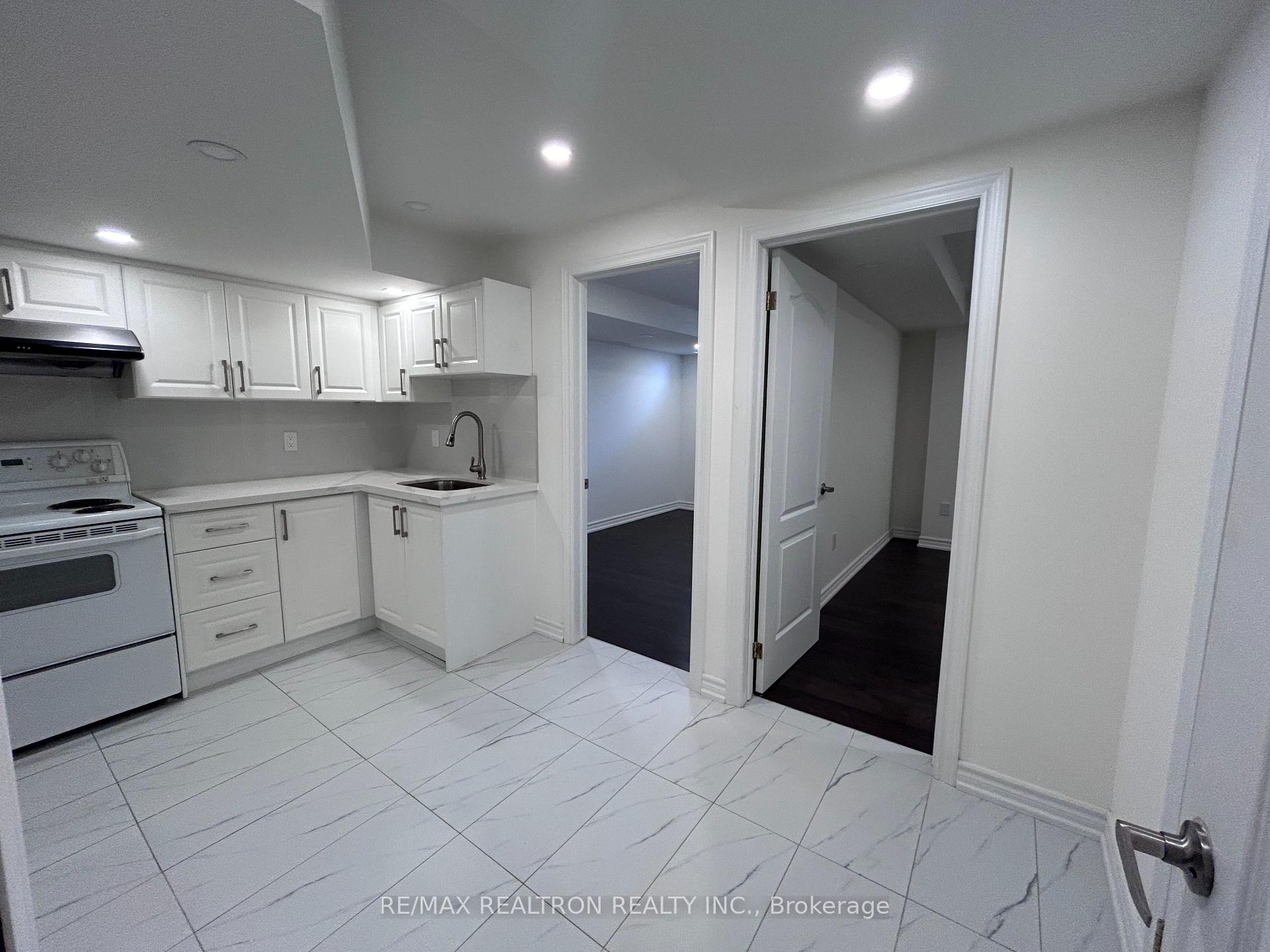 Photo 2 of 8 Finley Way, Markham, Cedarwood — HOMEH