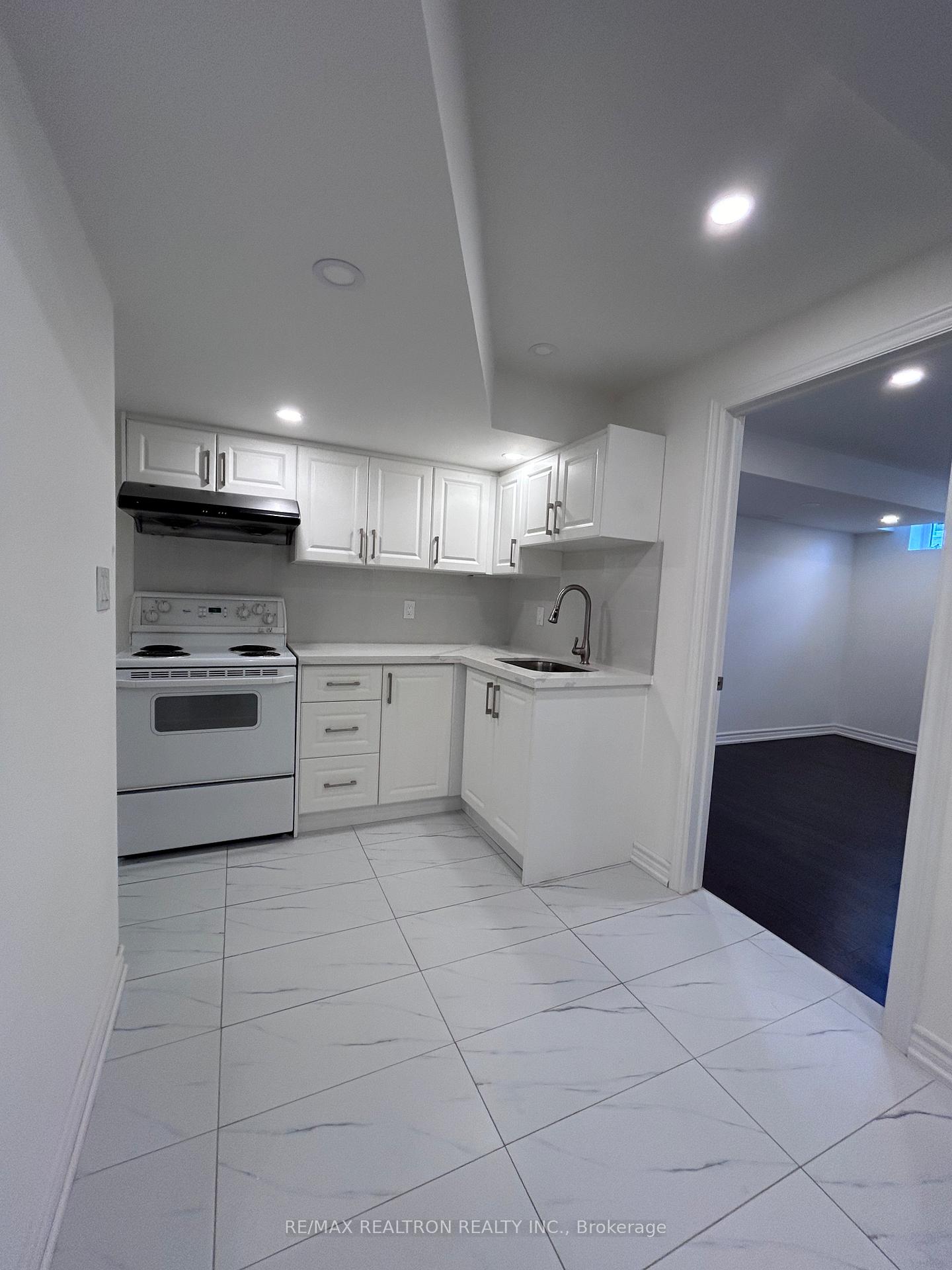 Photo 6 of 8 Finley Way, Markham, Cedarwood — HOMEH