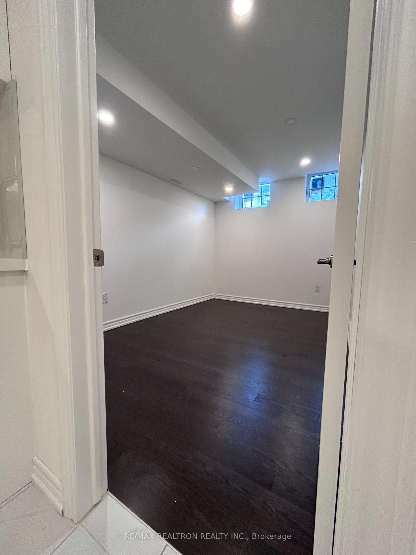Photo 7 of 8 Finley Way, Markham, Cedarwood — HOMEH