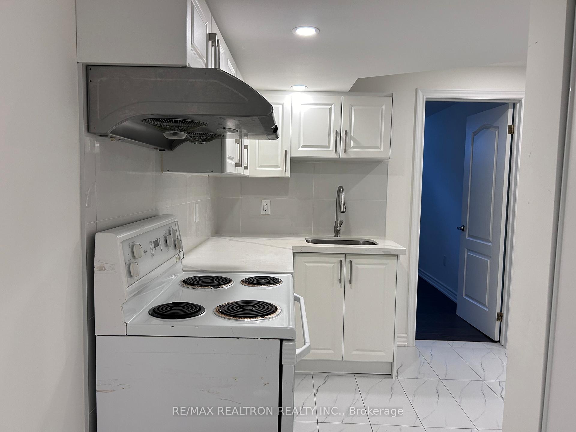 Photo 9 of 8 Finley Way, Markham, Cedarwood — HOMEH