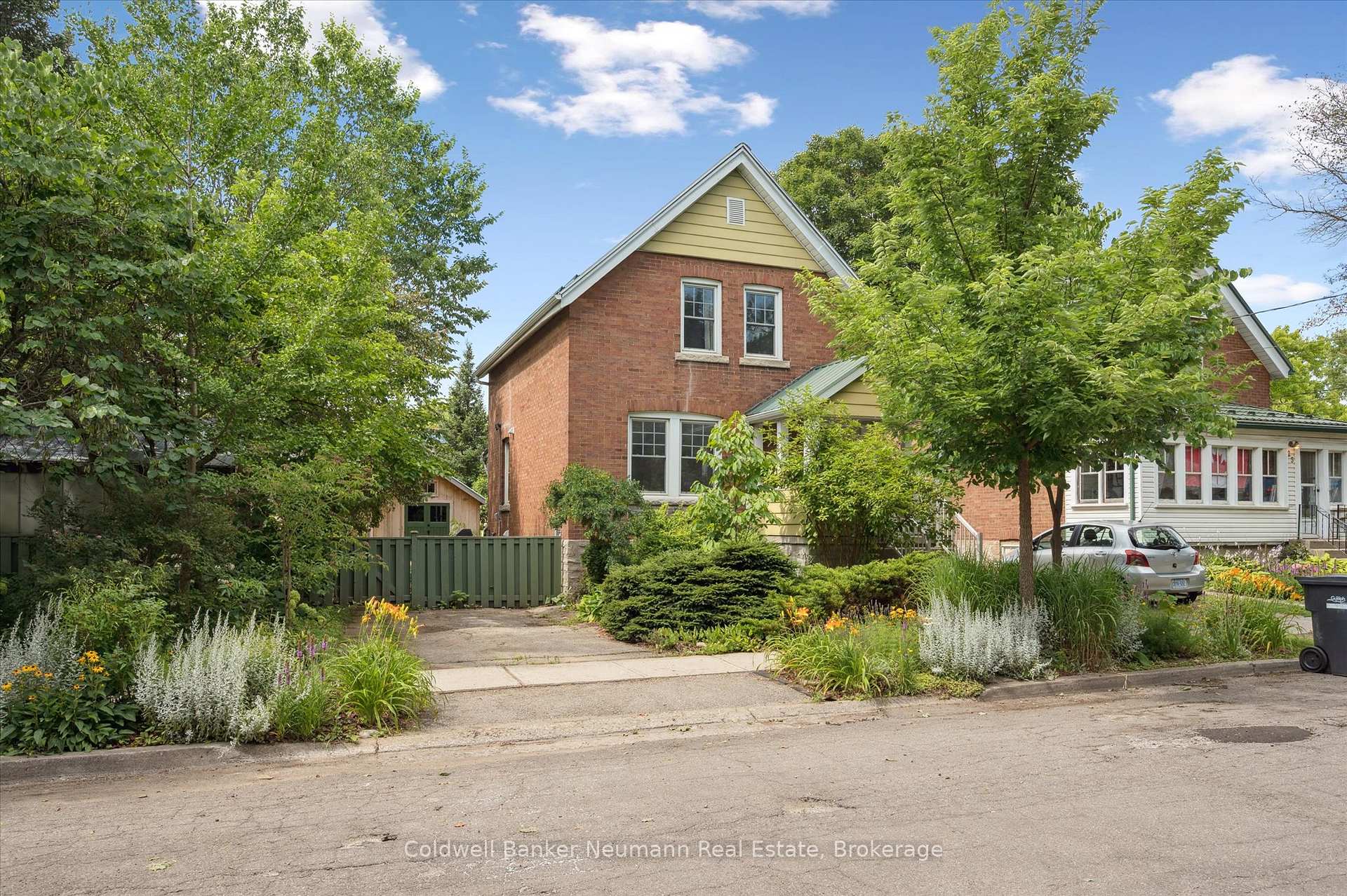 Photo 1 of 27 Lawrence Avenue, Guelph, St. Patrick's Ward — HOMEH