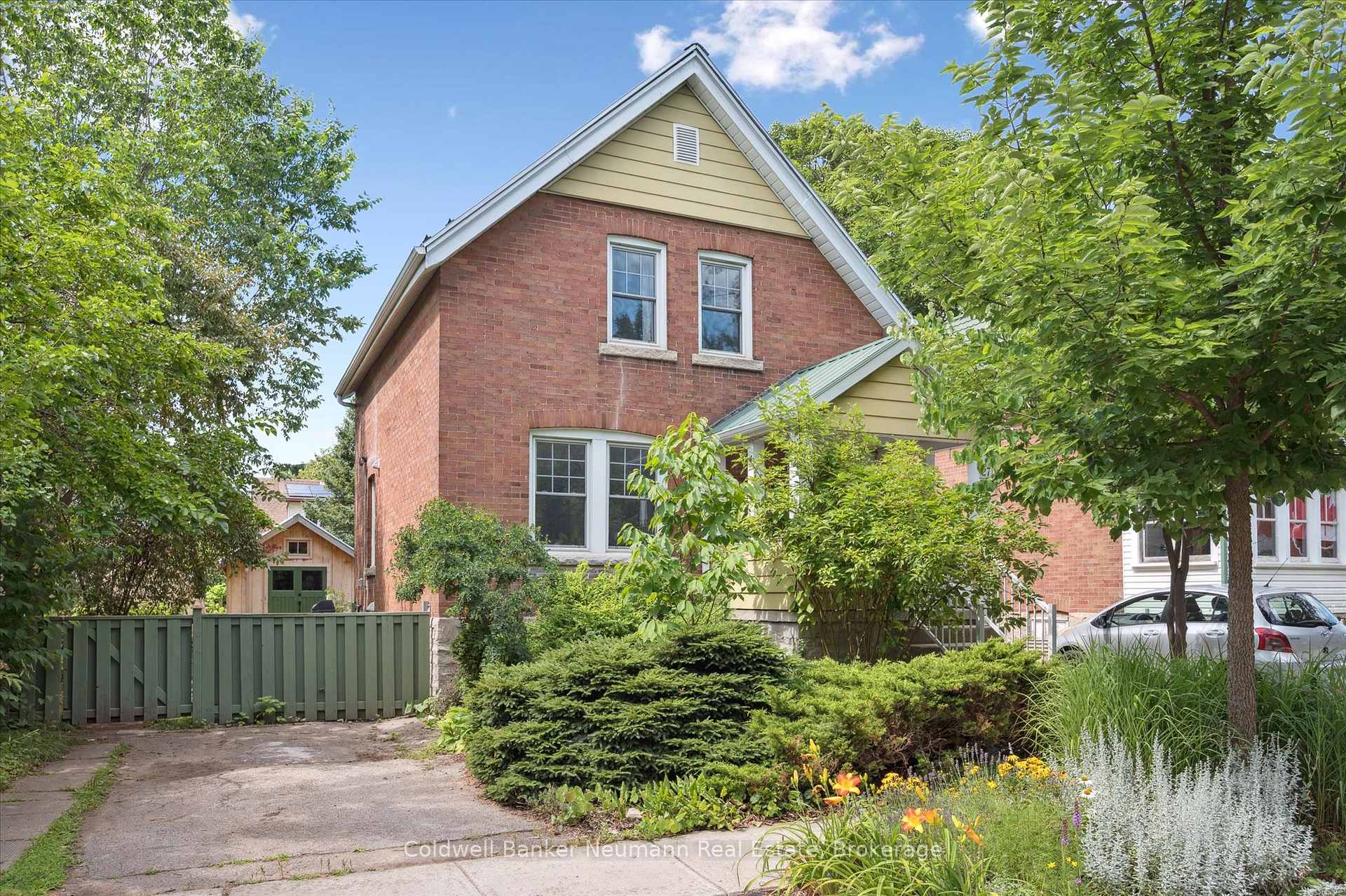 Photo 3 of 27 Lawrence Avenue, Guelph, St. Patrick's Ward — HOMEH
