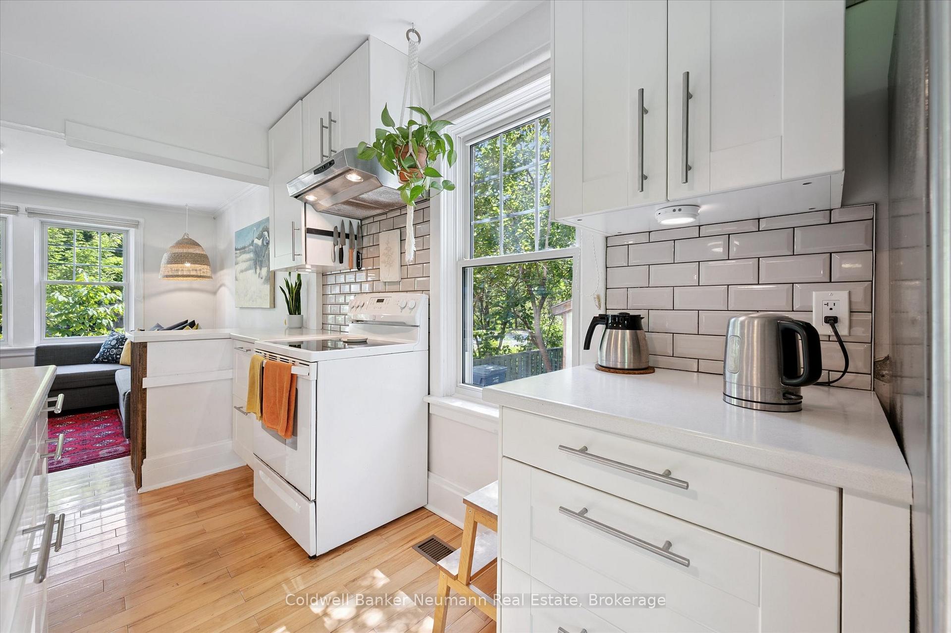 Photo 11 of 27 Lawrence Avenue, Guelph, St. Patrick's Ward — HOMEH