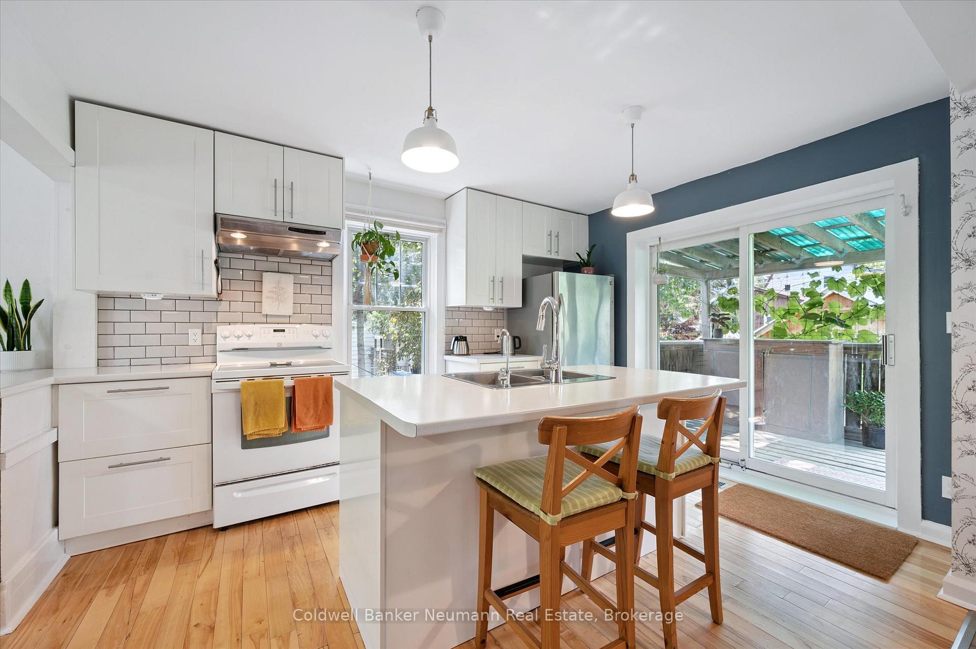 Photo 13 of 27 Lawrence Avenue, Guelph, St. Patrick's Ward — HOMEH