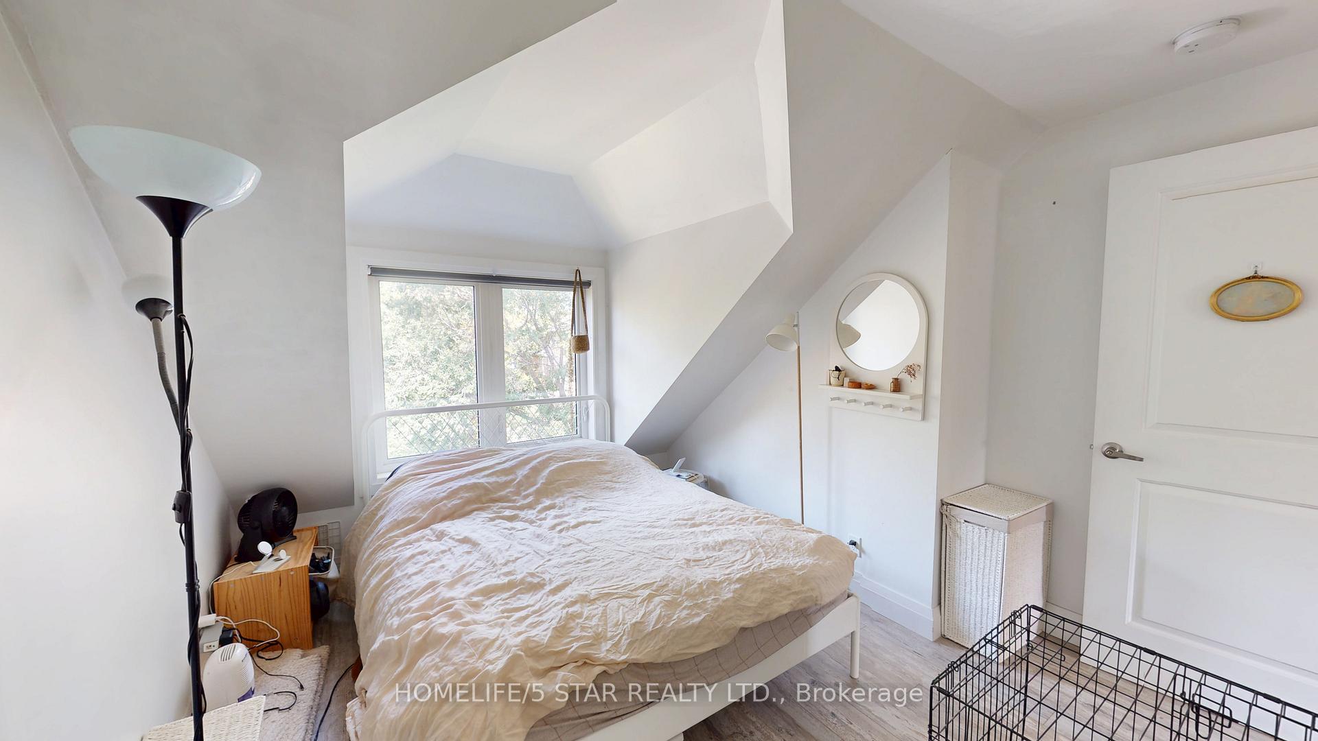 Photo 4 of Unit Apt 3, 45 Dewson Street, Toronto, Palmerston-Little Italy — HOMEH