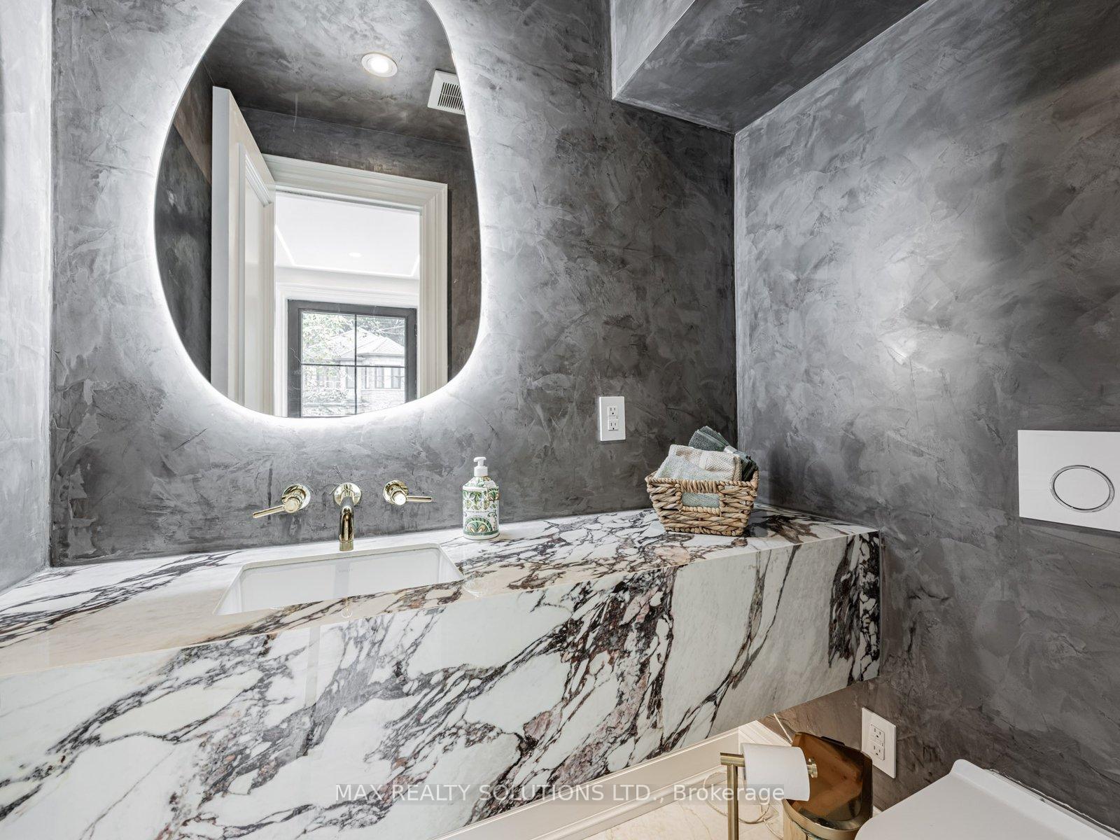 Photo 11 of 22 mann Avenue, Toronto, Mount Pleasant East — HOMEH