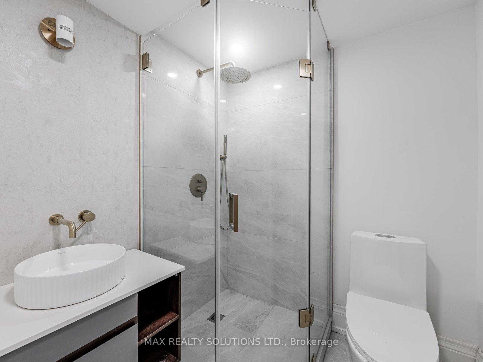 Photo 12 of 22 mann Avenue, Toronto, Mount Pleasant East — HOMEH