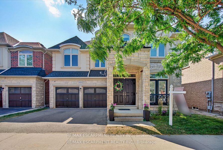 Front of 4223 Fuller Crescent