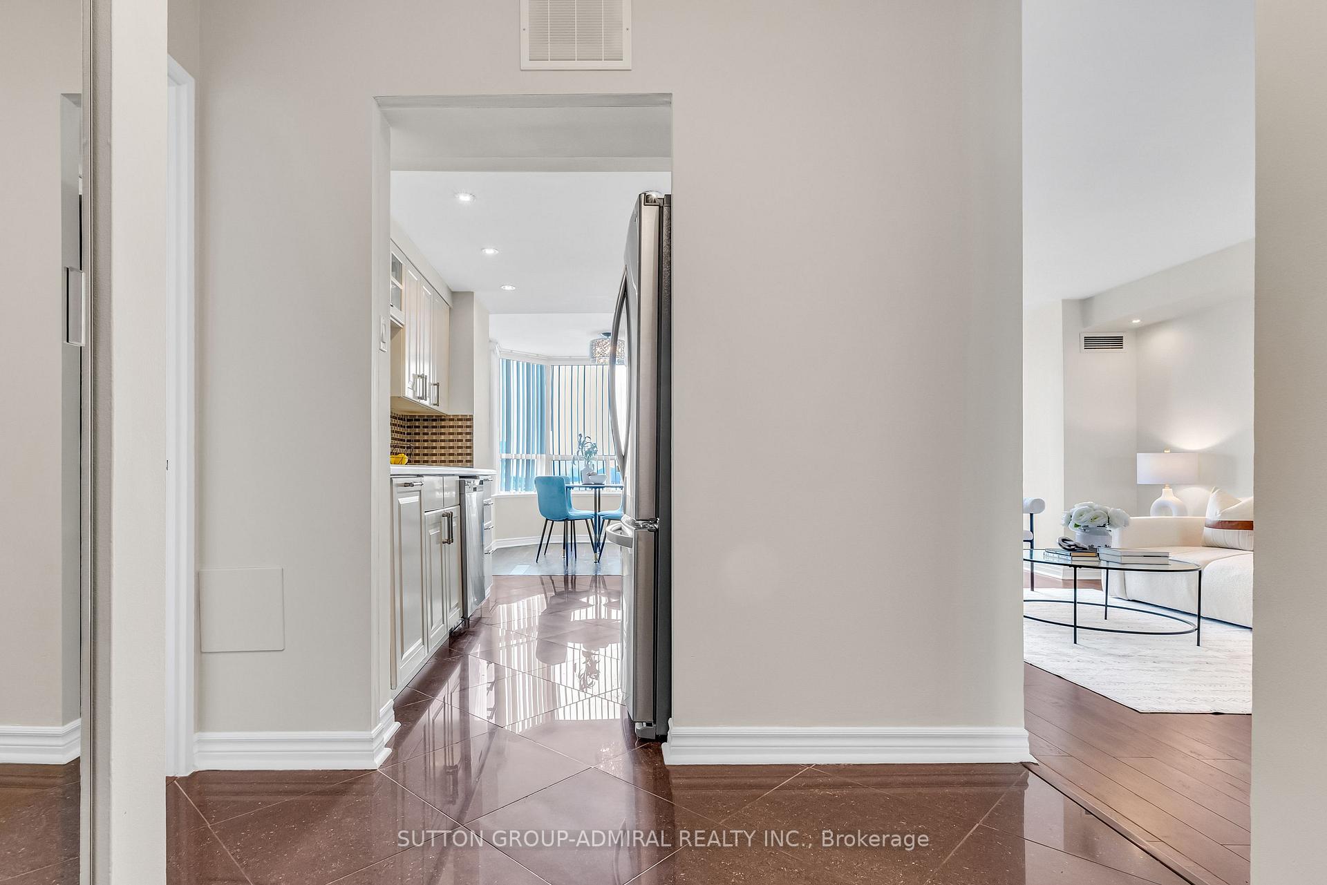 Photo 2 of Unit 716, 7 Townsgate Drive, Vaughan, Crestwood-Springfarm-Yorkhill — HOMEH