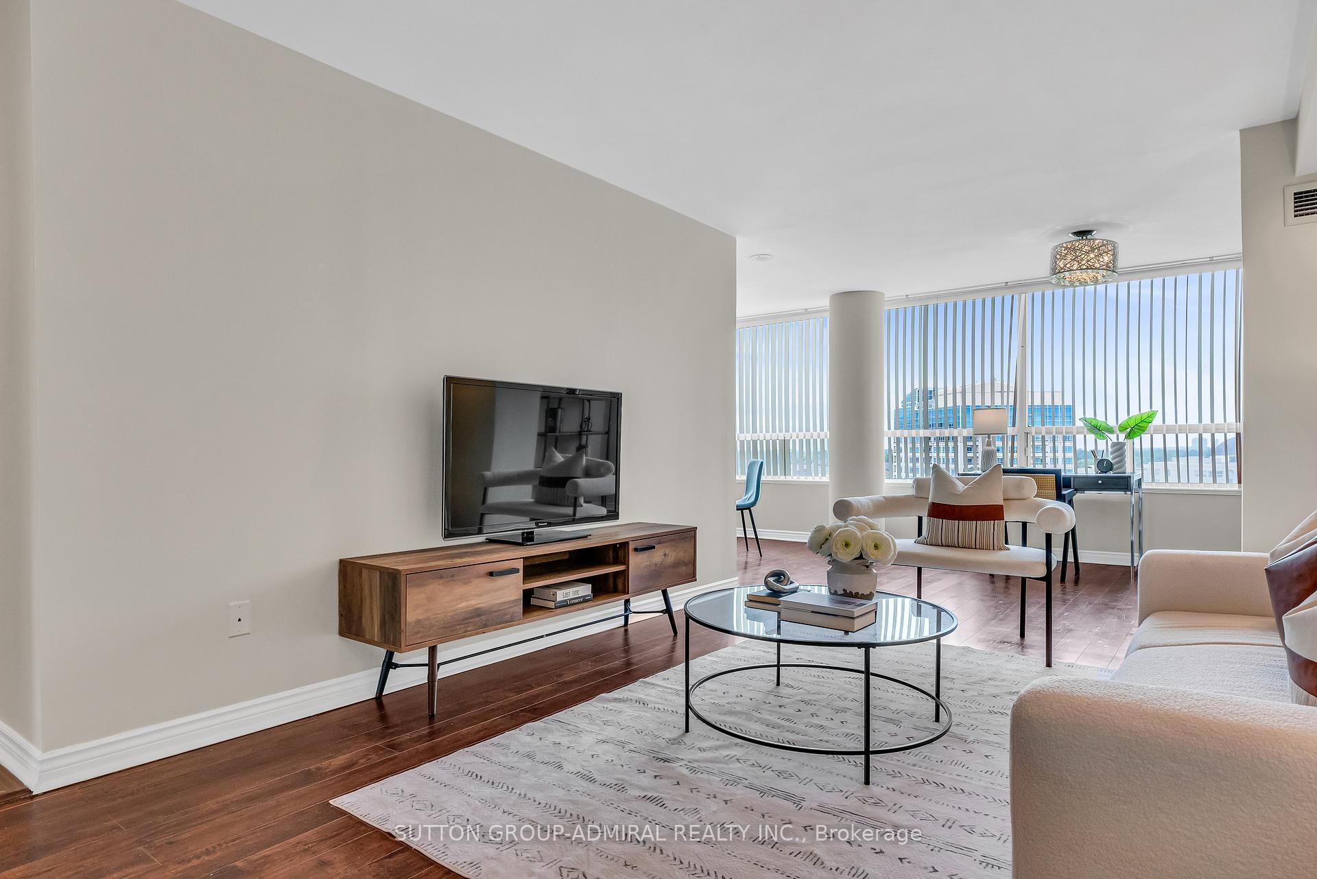Photo 4 of Unit 716, 7 Townsgate Drive, Vaughan, Crestwood-Springfarm-Yorkhill — HOMEH