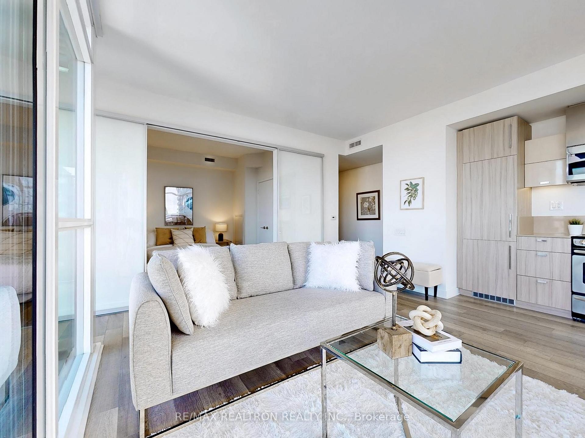 Photo 3 of Unit 3704, 290 Adelaide Street W, Toronto, Waterfront Communities — HOMEH