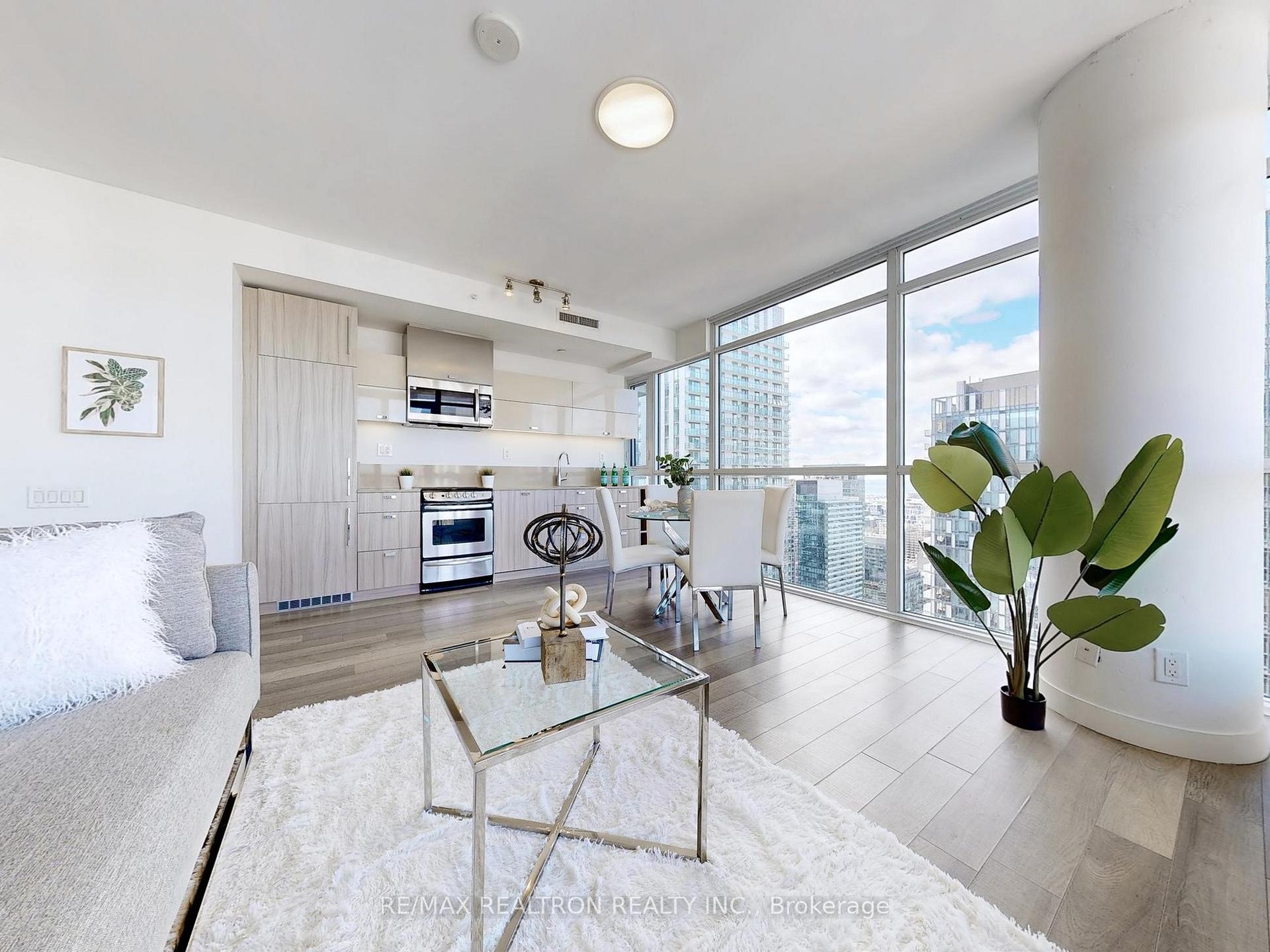 Photo 6 of Unit 3704, 290 Adelaide Street W, Toronto, Waterfront Communities — HOMEH