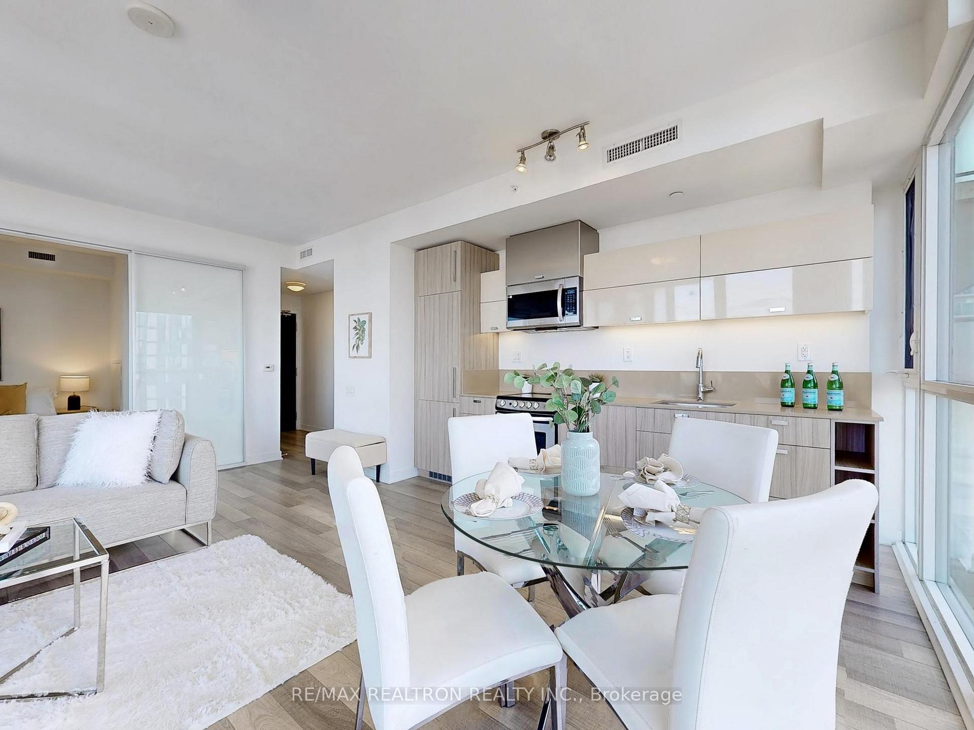 Photo 4 of Unit 3704, 290 Adelaide Street W, Toronto, Waterfront Communities — HOMEH