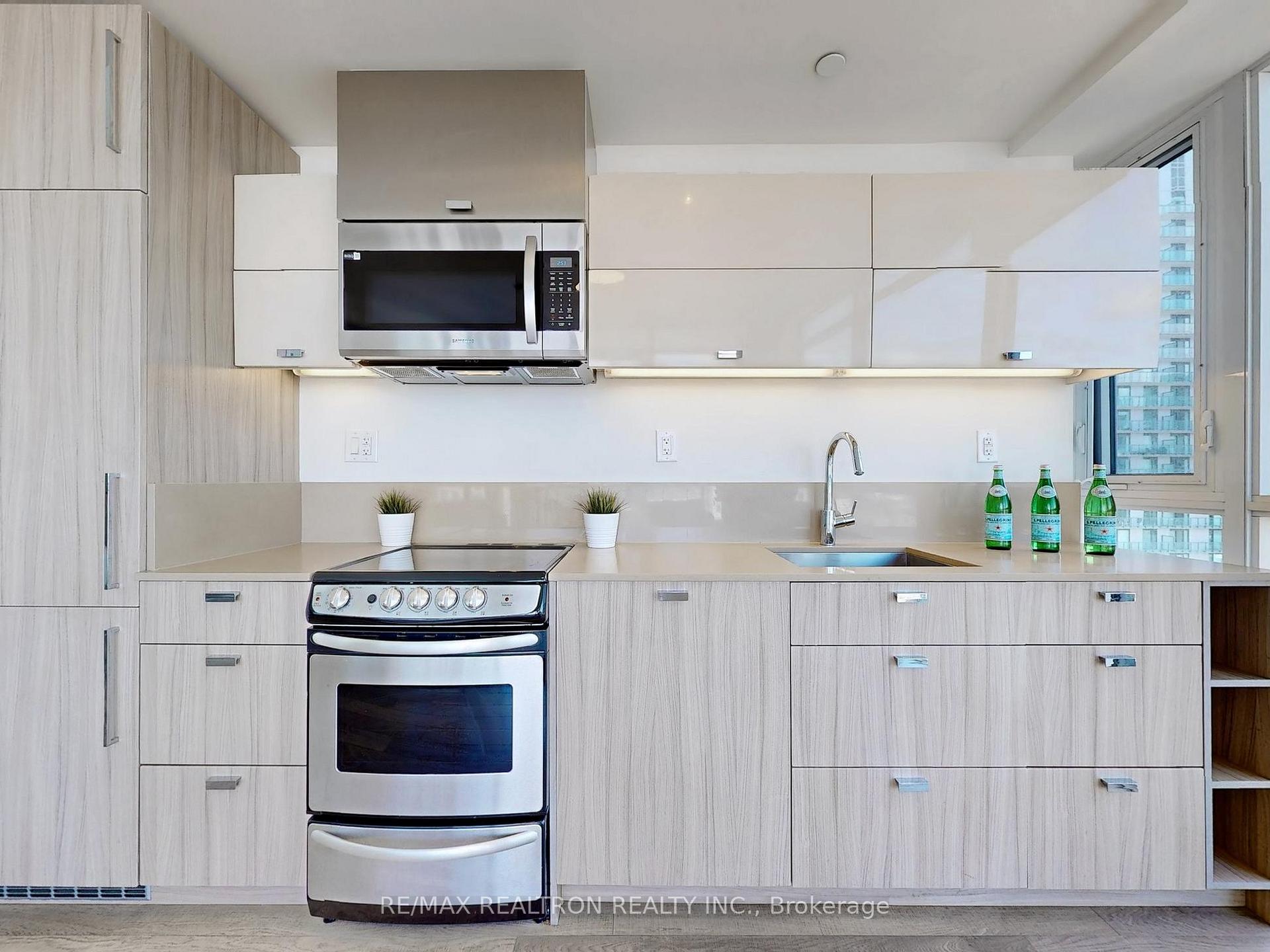 Photo 10 of Unit 3704, 290 Adelaide Street W, Toronto, Waterfront Communities — HOMEH