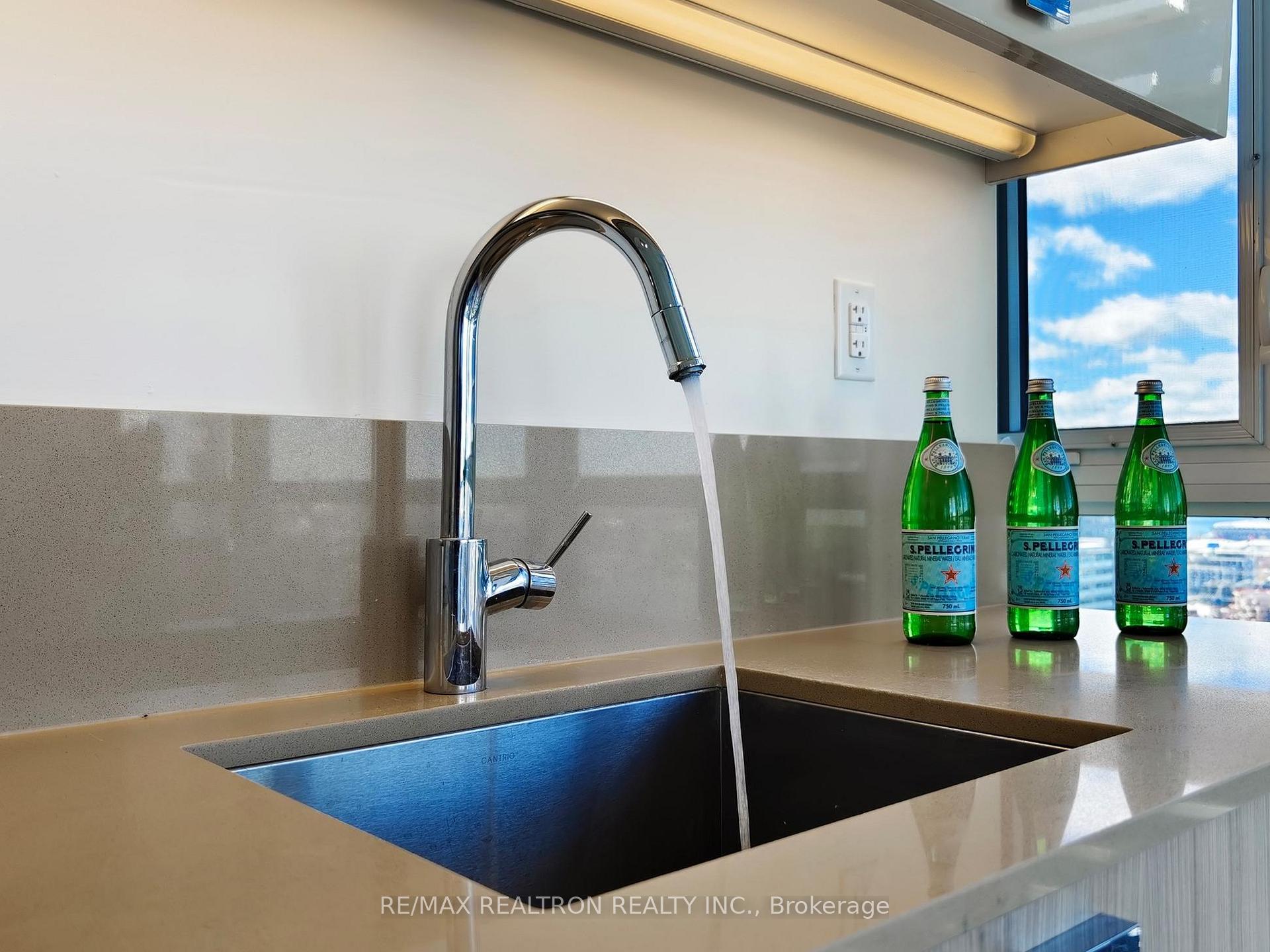 Photo 9 of Unit 3704, 290 Adelaide Street W, Toronto, Waterfront Communities — HOMEH