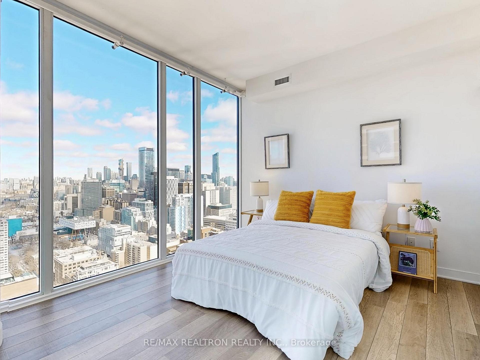 Photo 8 of Unit 3704, 290 Adelaide Street W, Toronto, Waterfront Communities — HOMEH