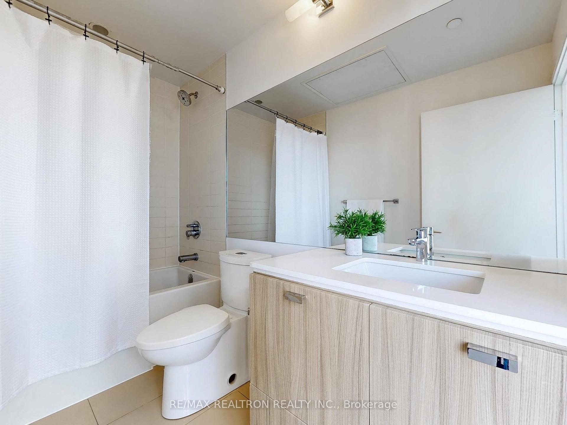 Photo 21 of Unit 3704, 290 Adelaide Street W, Toronto, Waterfront Communities — HOMEH