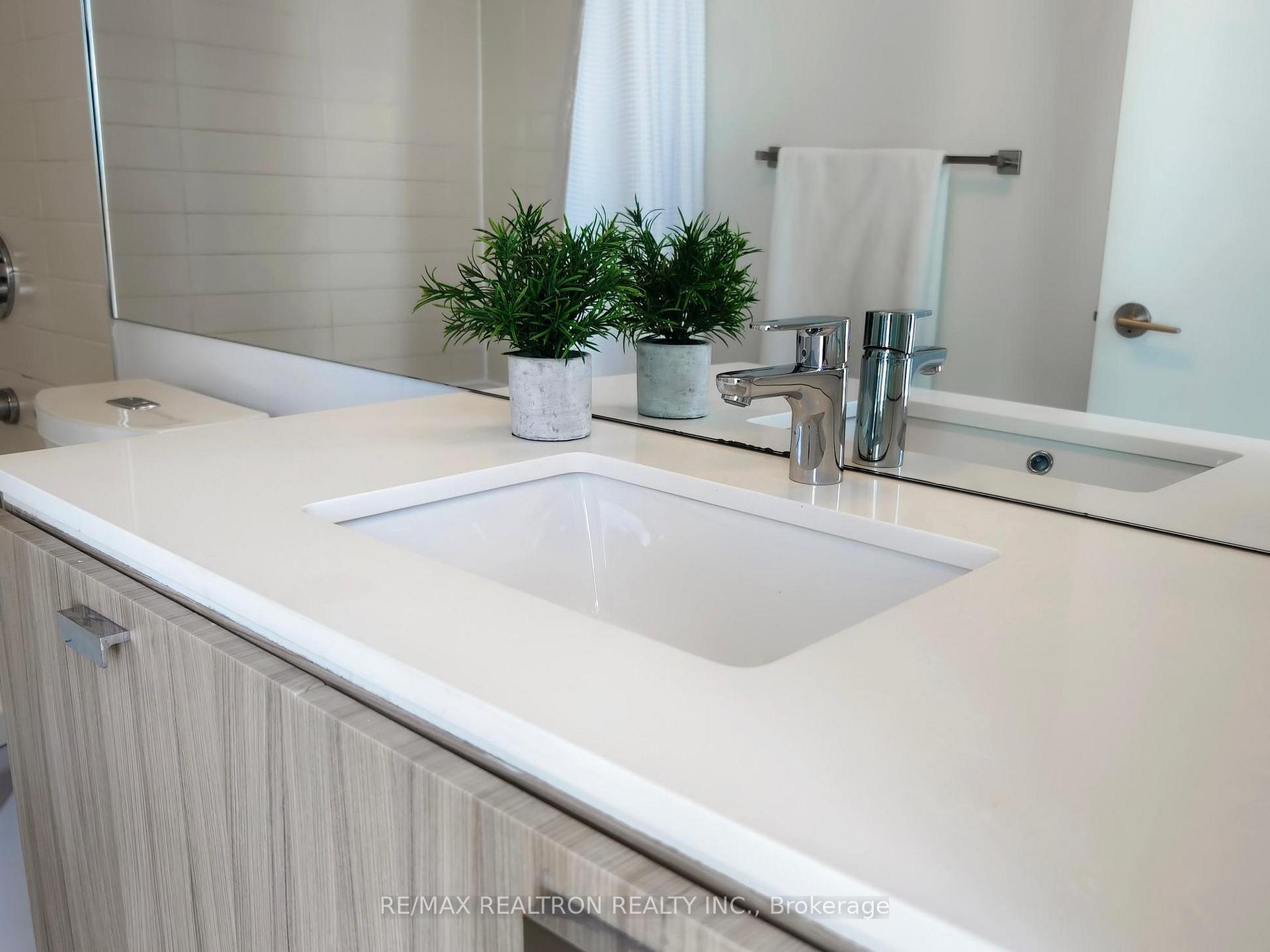 Photo 16 of Unit 3704, 290 Adelaide Street W, Toronto, Waterfront Communities — HOMEH