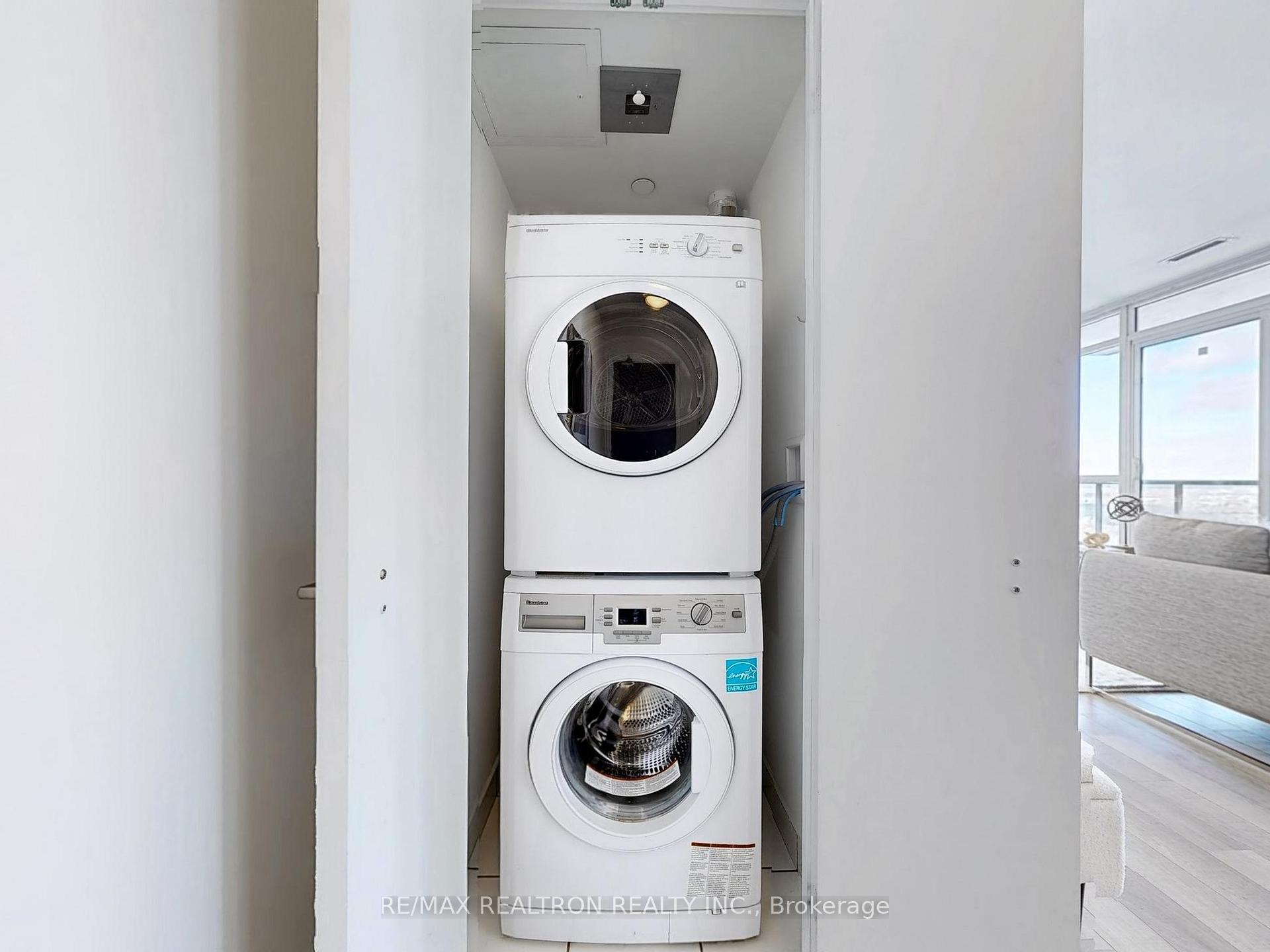Photo 17 of Unit 3704, 290 Adelaide Street W, Toronto, Waterfront Communities — HOMEH