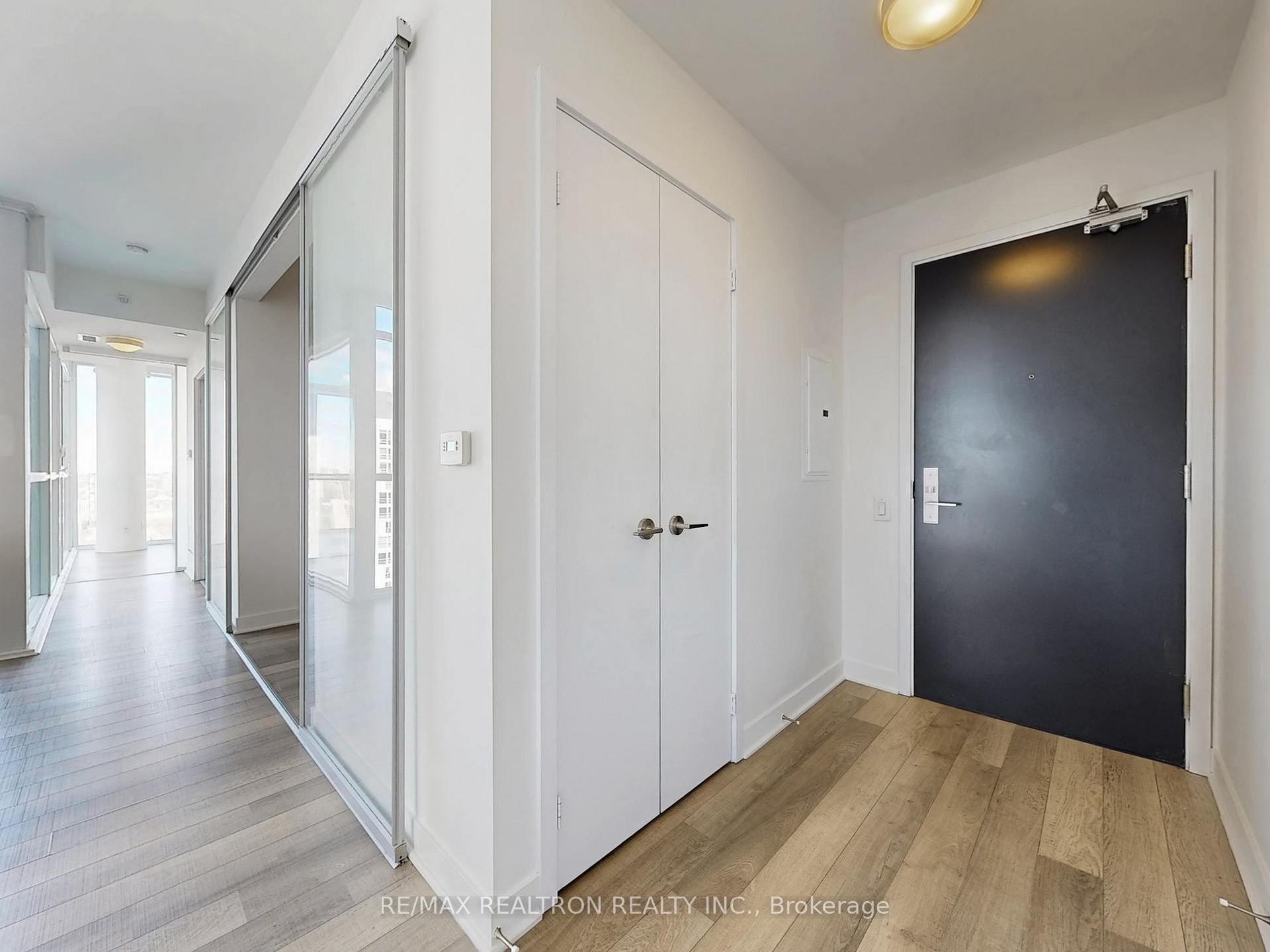 Photo 19 of Unit 3704, 290 Adelaide Street W, Toronto, Waterfront Communities — HOMEH