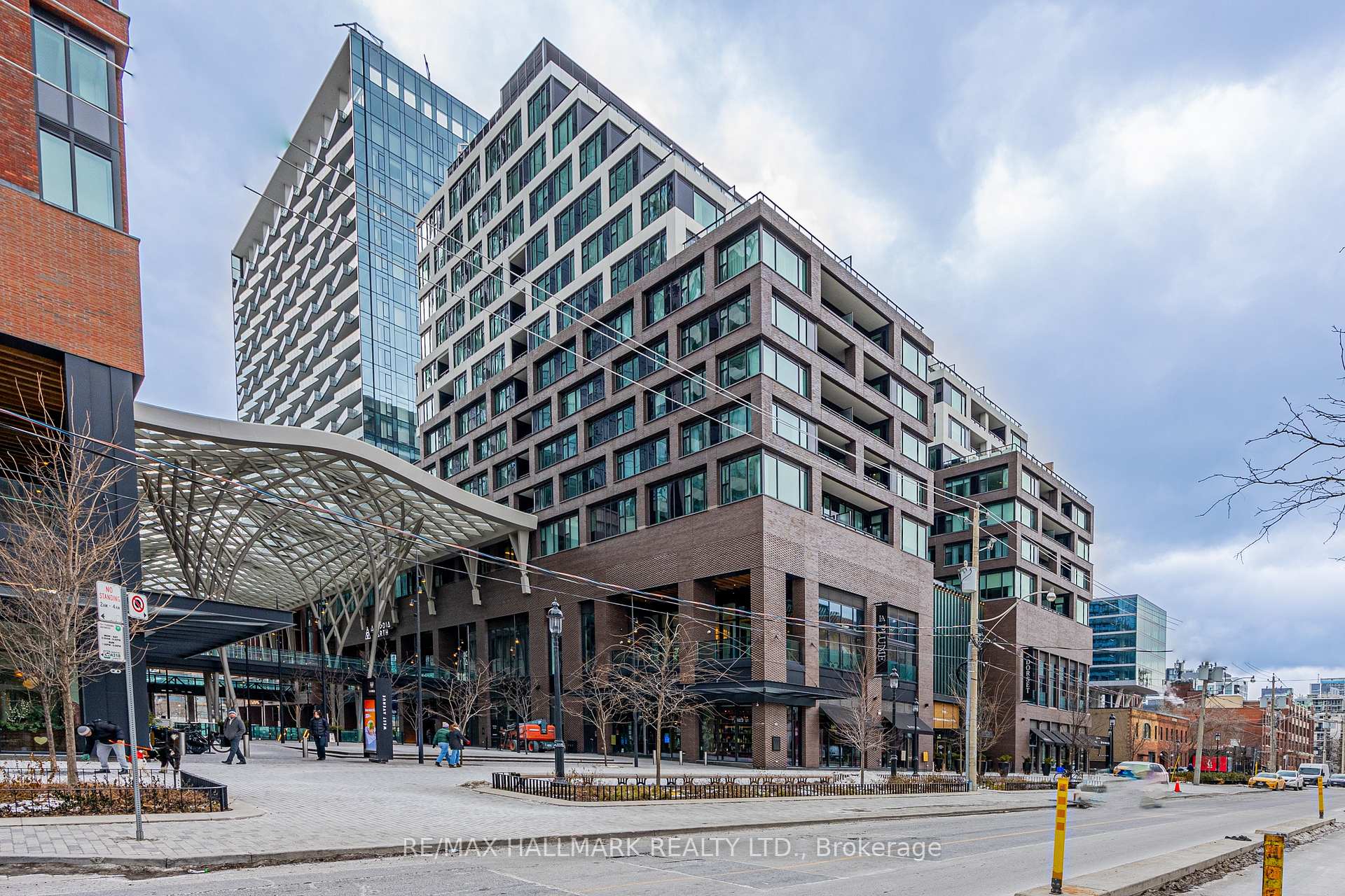 Front of Unit 407, 455 Wellington Street W