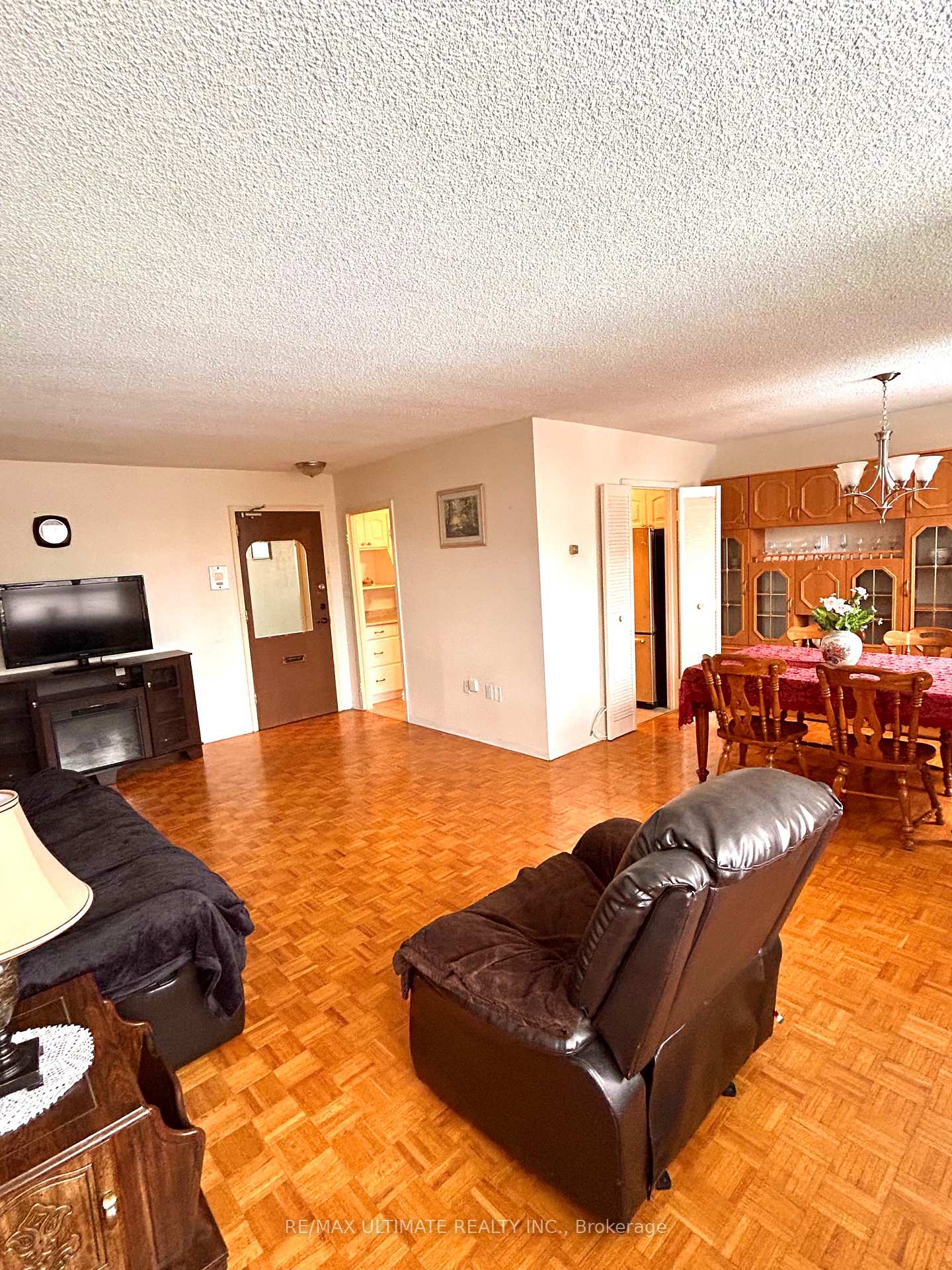 Photo 4 of Unit 409, 151 La Rose Avenue, Etobicoke, Humber Heights — HOMEH