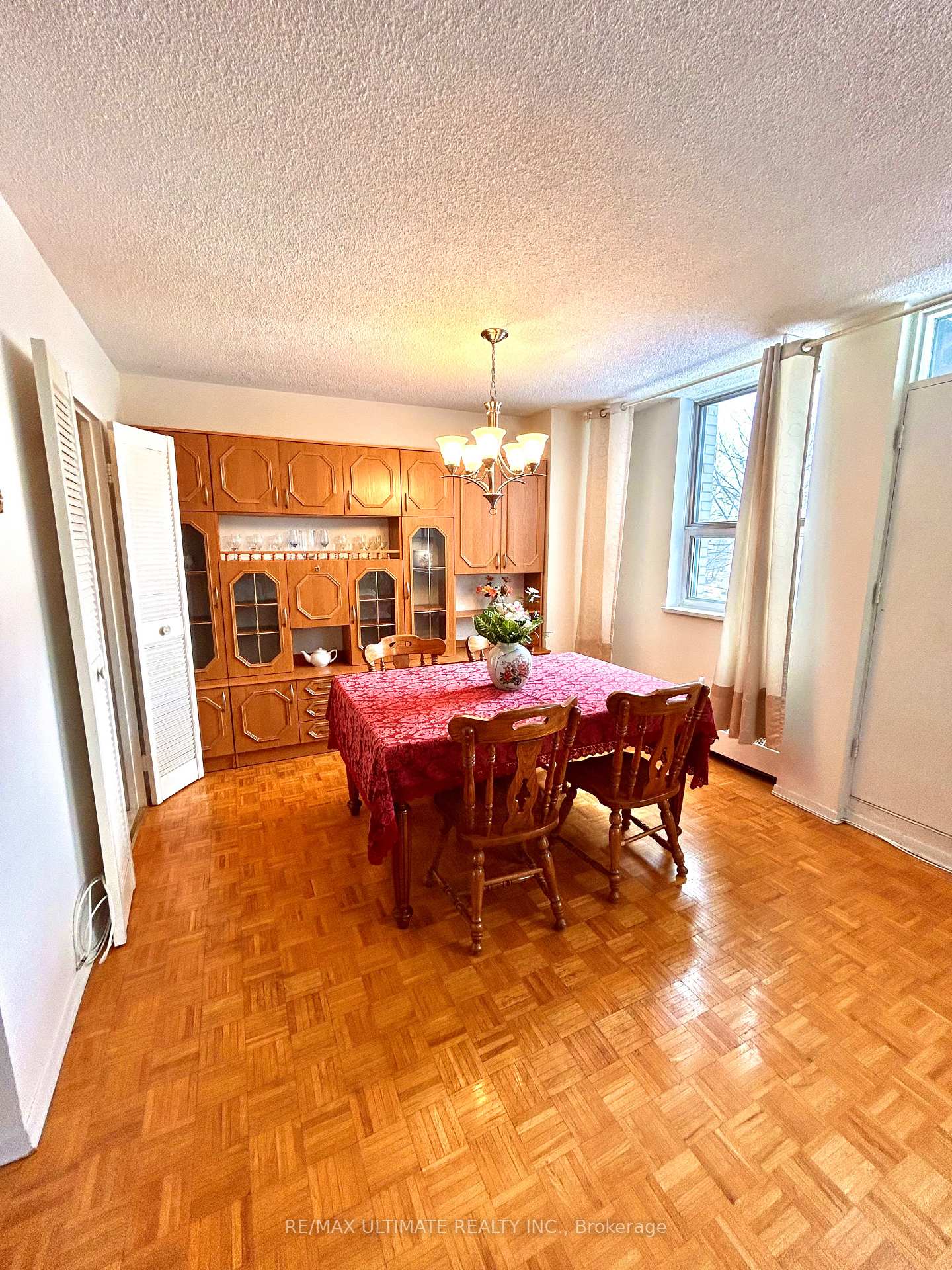 Photo 7 of Unit 409, 151 La Rose Avenue, Etobicoke, Humber Heights — HOMEH