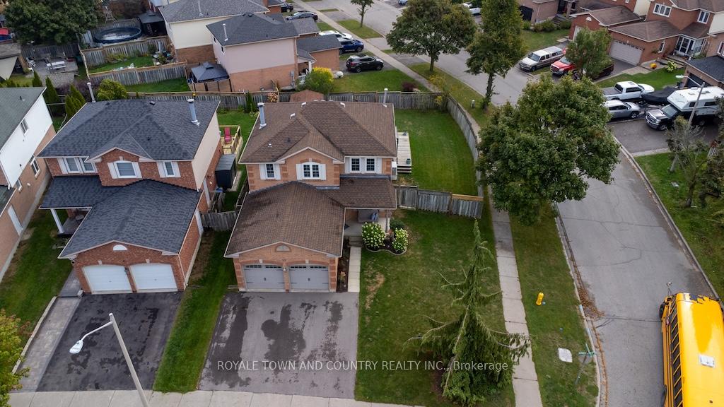 Photo 3 of 59 Bonnycastle Drive, Clarington, Bowmanville — HOMEH