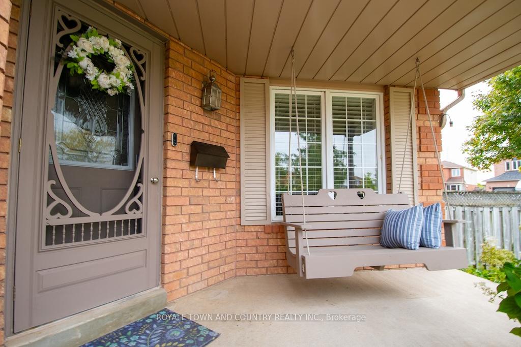 Photo 4 of 59 Bonnycastle Drive, Clarington, Bowmanville — HOMEH