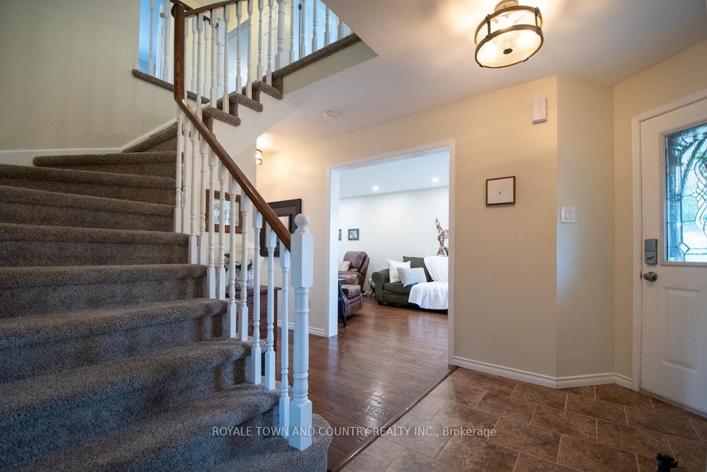 Photo 5 of 59 Bonnycastle Drive, Clarington, Bowmanville — HOMEH