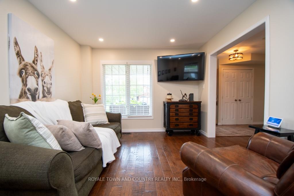 Photo 6 of 59 Bonnycastle Drive, Clarington, Bowmanville — HOMEH
