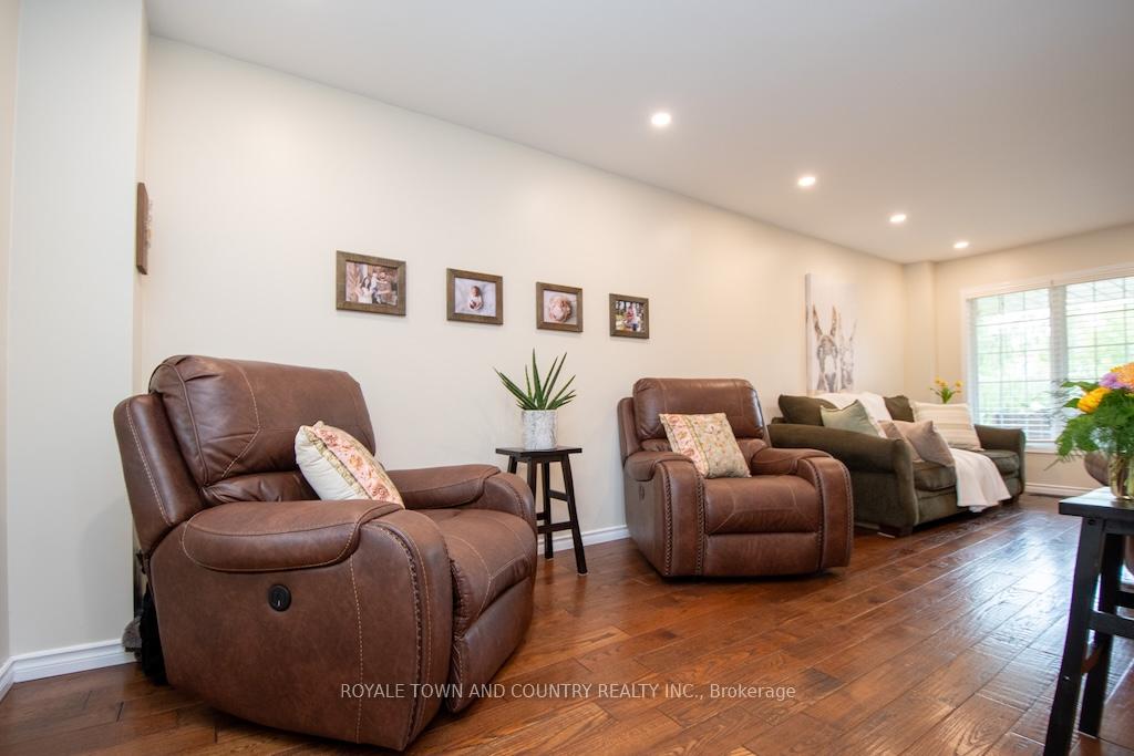 Photo 7 of 59 Bonnycastle Drive, Clarington, Bowmanville — HOMEH