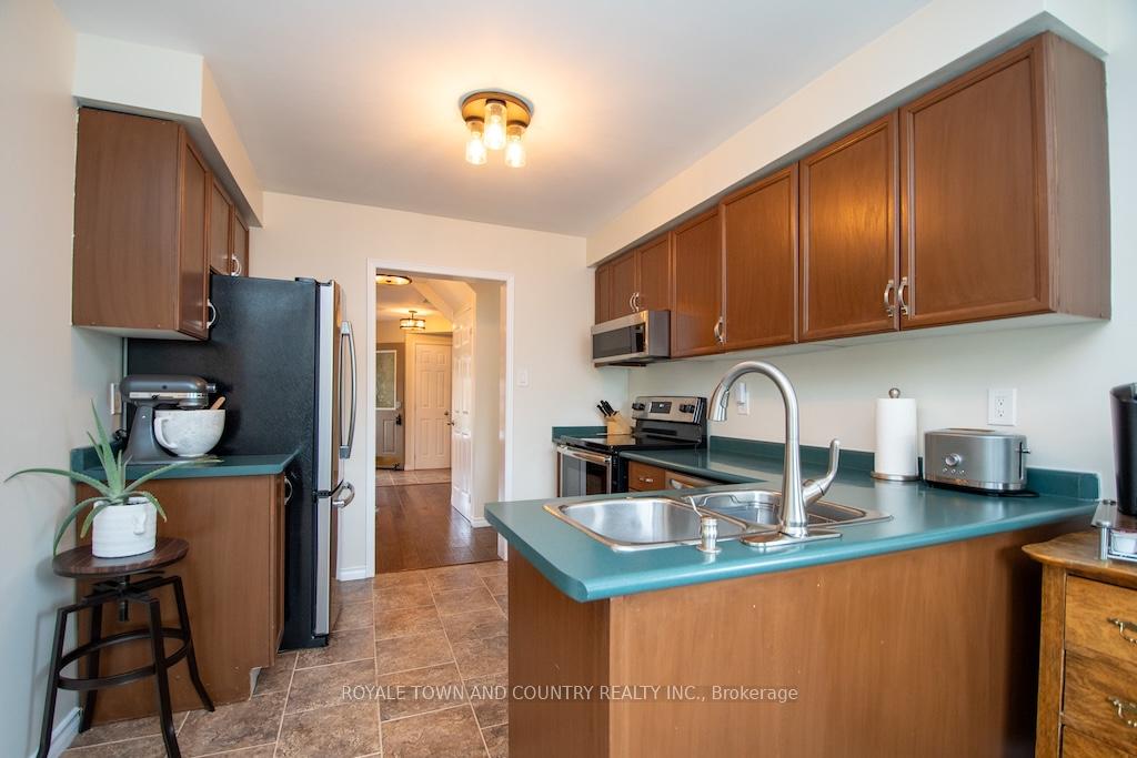 Photo 10 of 59 Bonnycastle Drive, Clarington, Bowmanville — HOMEH