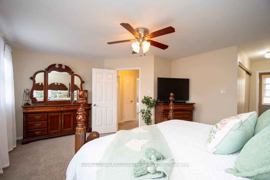 Photo 15 of 59 Bonnycastle Drive, Clarington, Bowmanville — HOMEH