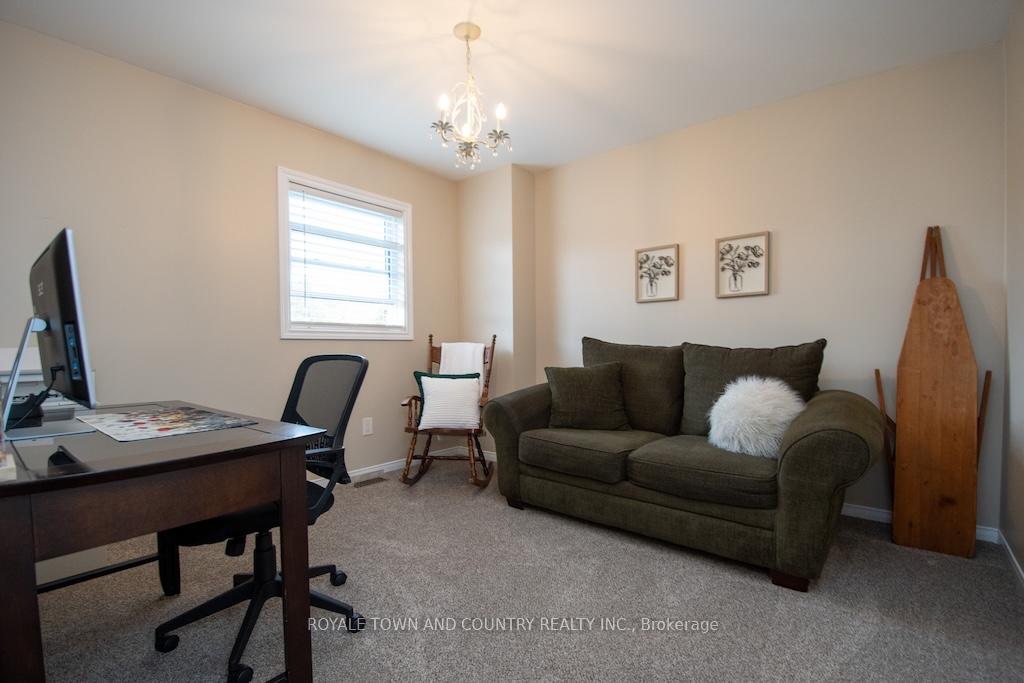 Photo 19 of 59 Bonnycastle Drive, Clarington, Bowmanville — HOMEH